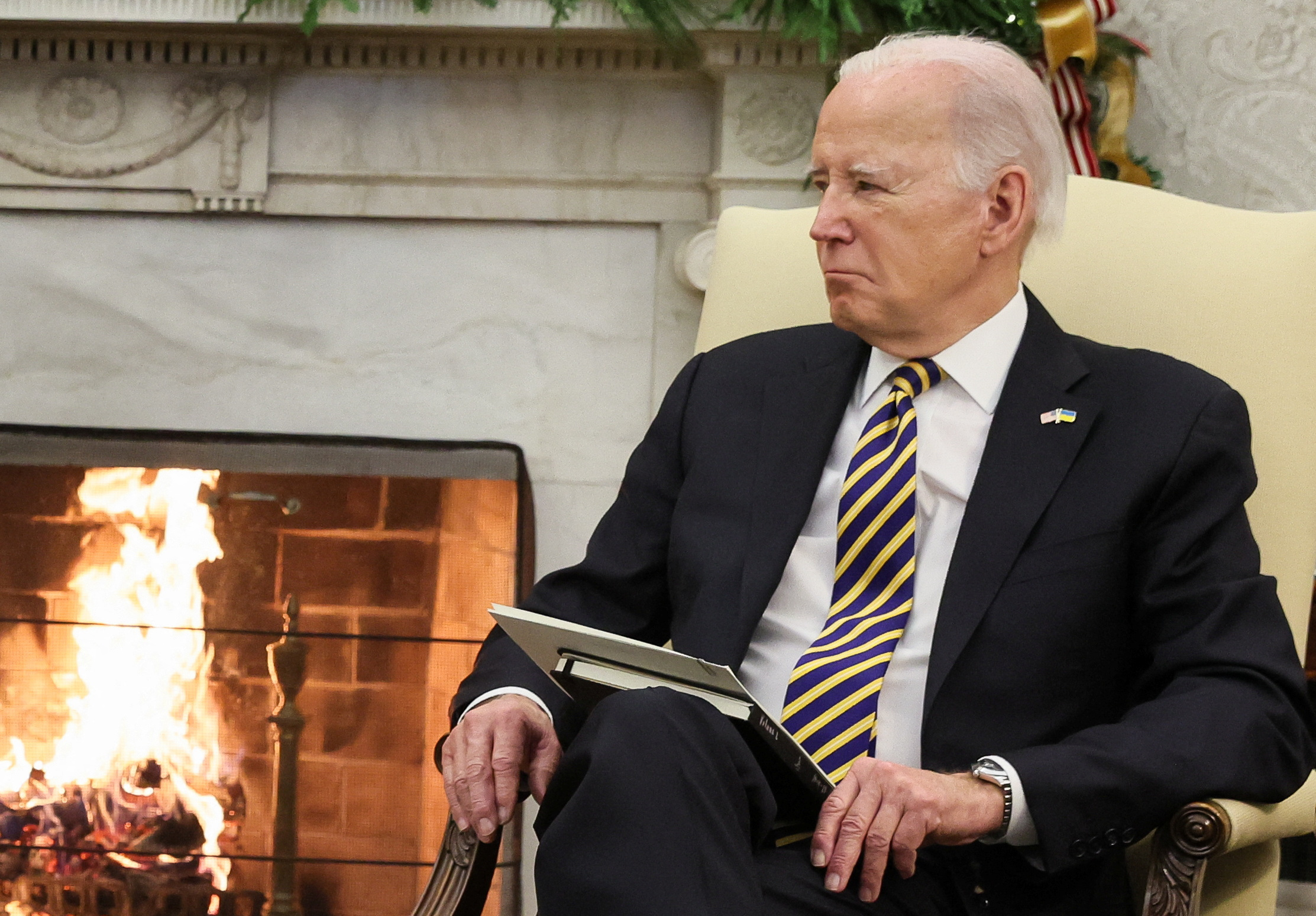 Biden Tells Ukraine S Zelenskiy Don T Give Up Hope Reuters