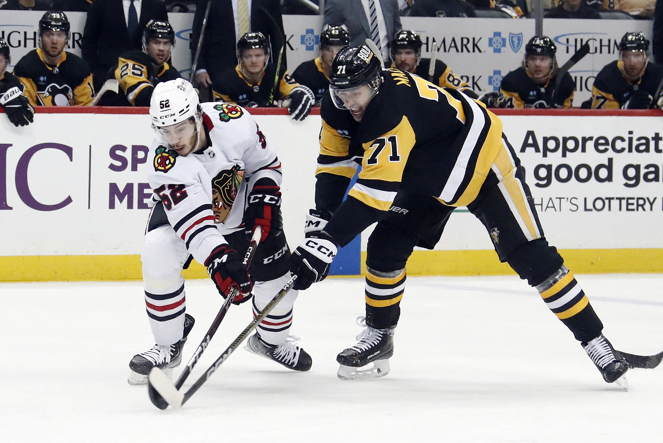 Blackhawks Damage Penguins Playoff Hopes Reuters