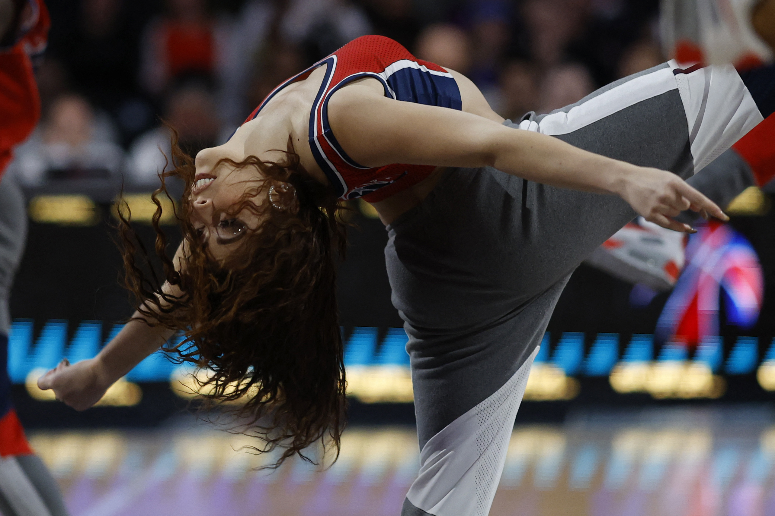 Spurs Erase Late Point Deficit To Top Wizards Reuters