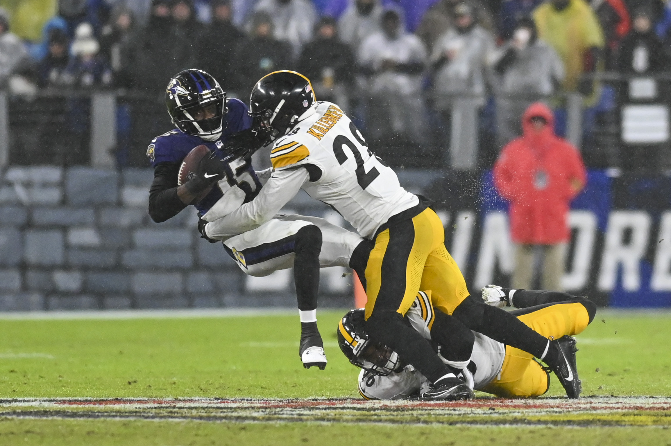 Steelers Clip Ravens Keep Playoff Hopes Alive Reuters