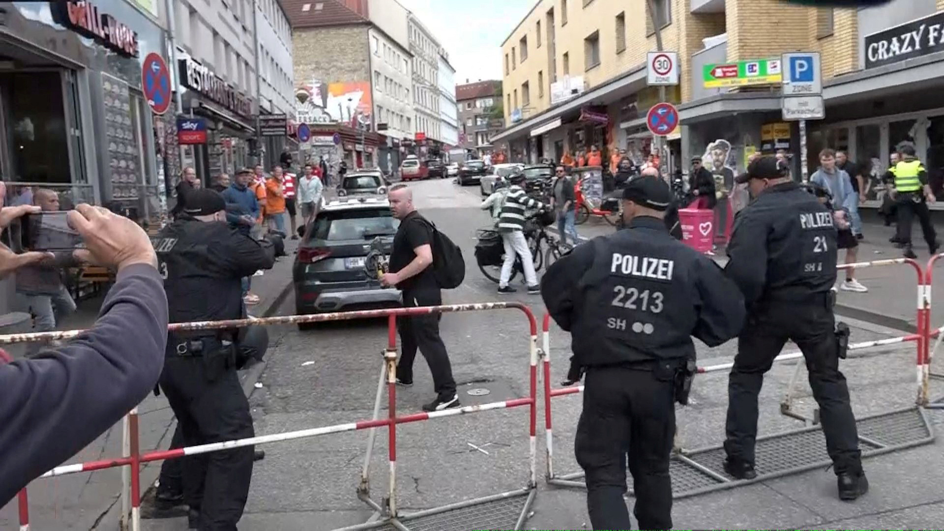 Man carrying an axe was shot down by police officers in the St. Pauli district of Hamburg,