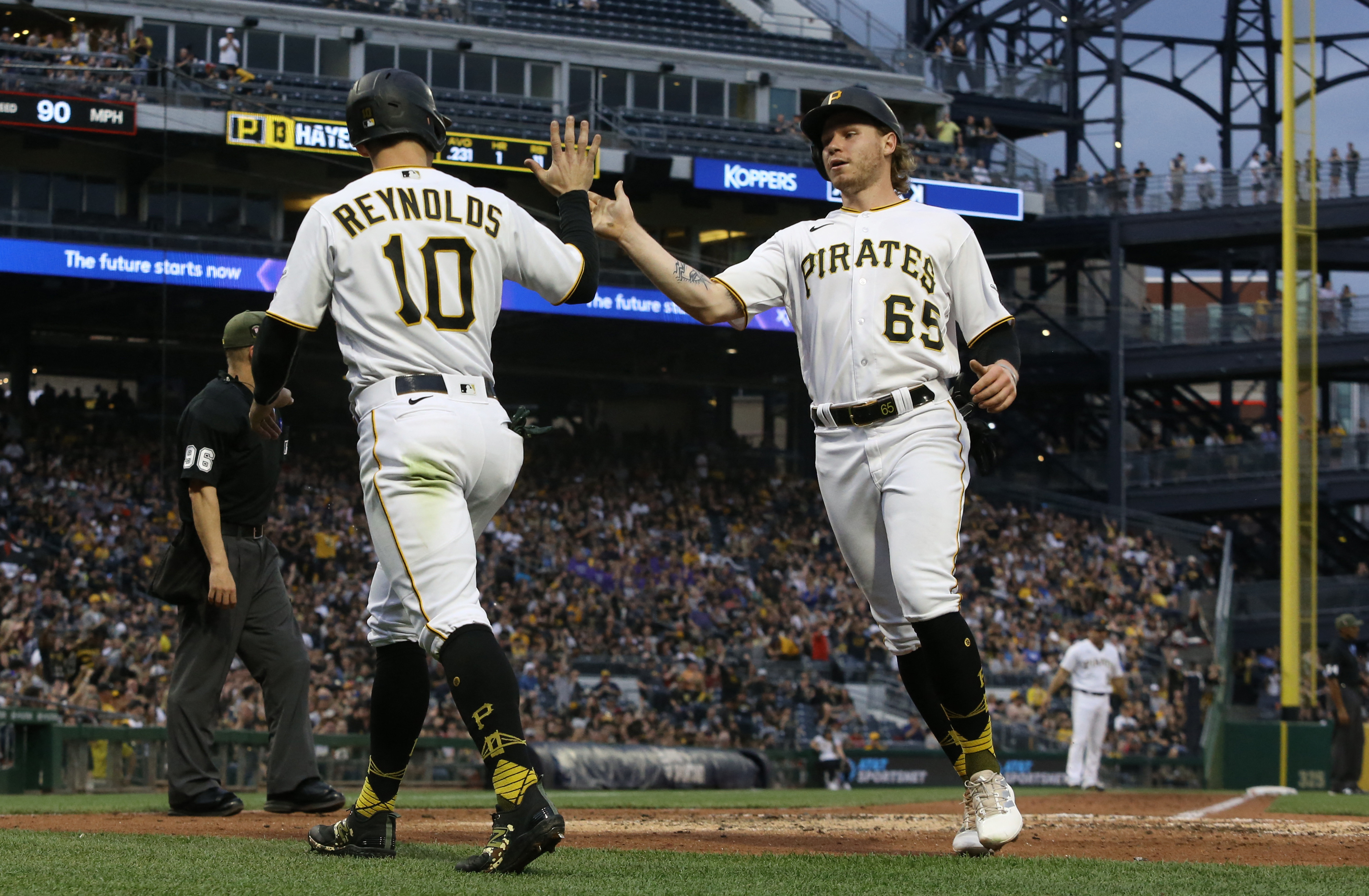 Pirates ride seven-run inning to rout of D-backs