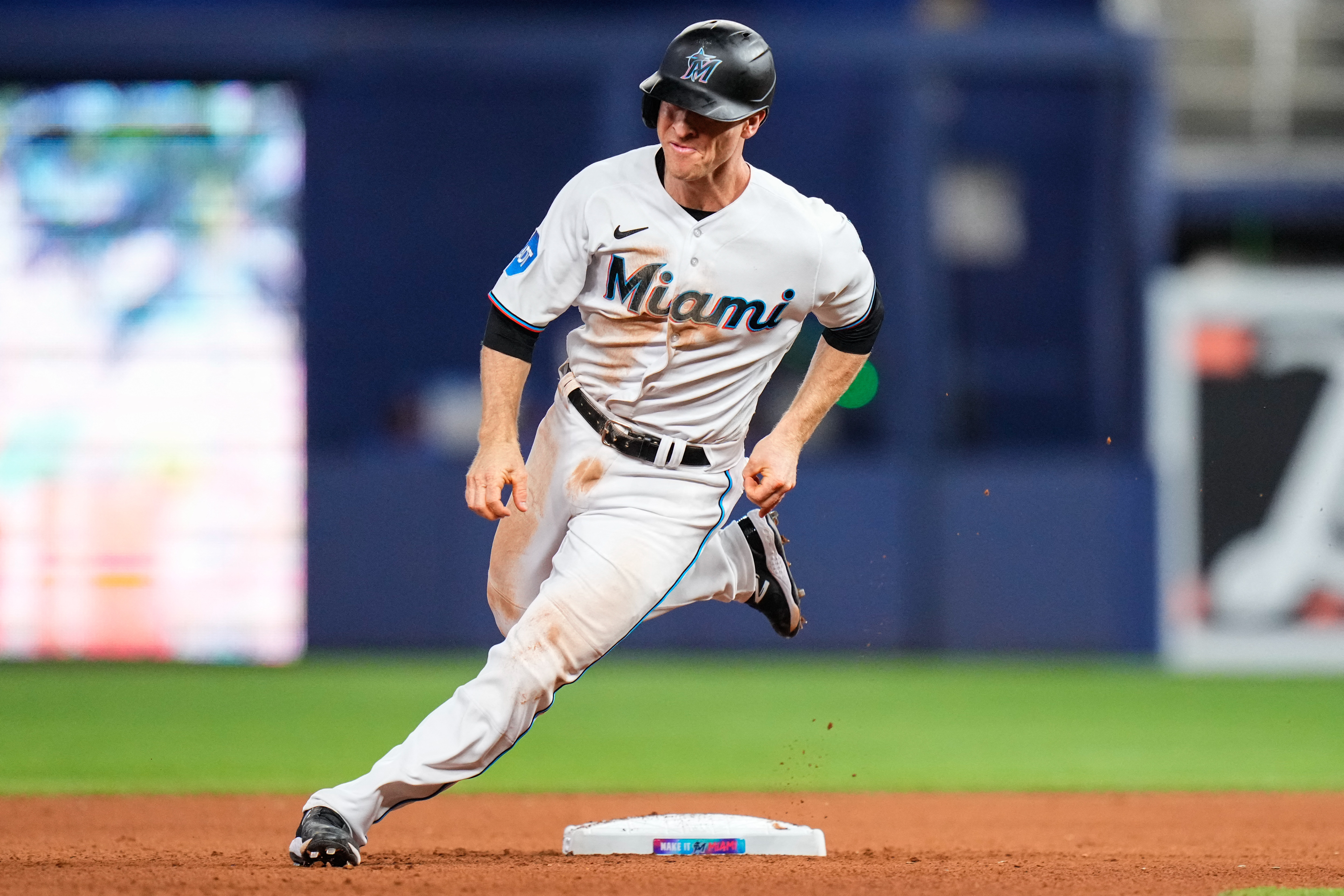 Luis Arraez raises MLB-leading batting average to .403, Marlins beat Royals  6-1 Florida & Sun News - Bally Sports