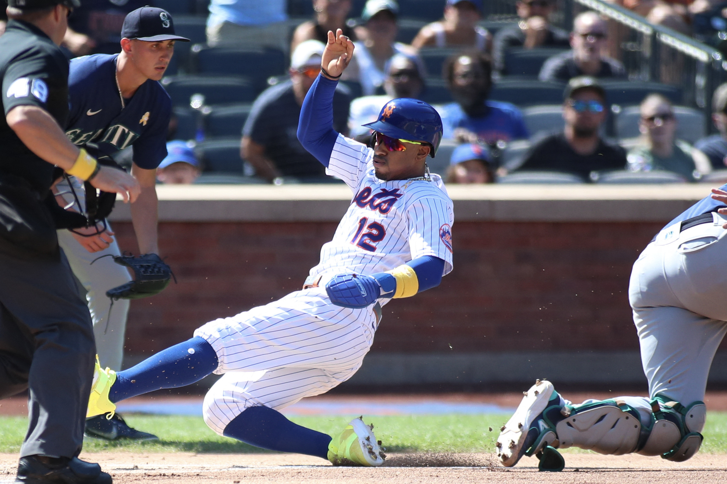 Pete Alonso (2 HRs), Mets win rubber match over Mariners | Reuters