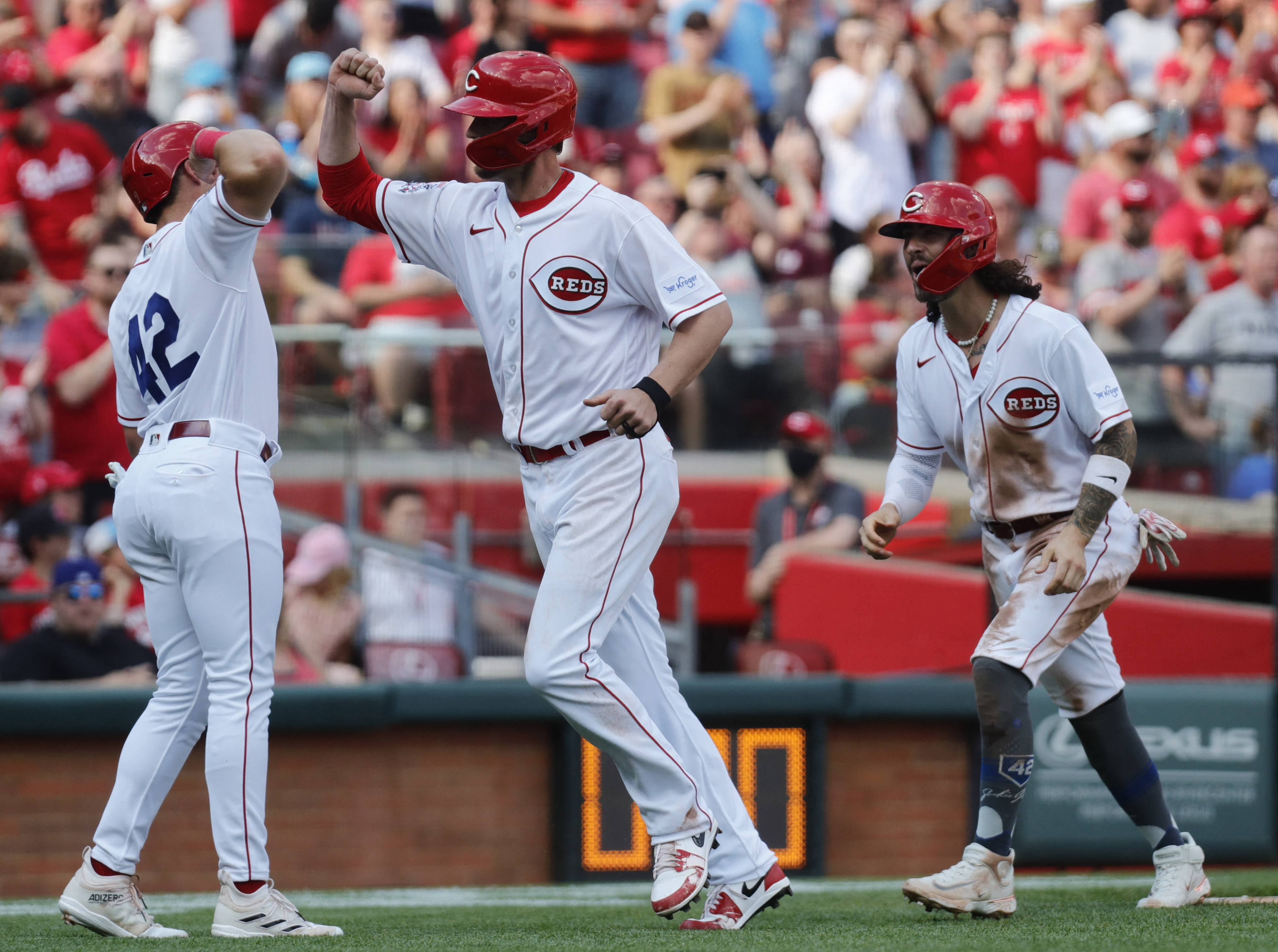 Cincinnati Reds crush Phillies behind two Wil Myers homers, superb Graham  Ashcraft - Red Reporter