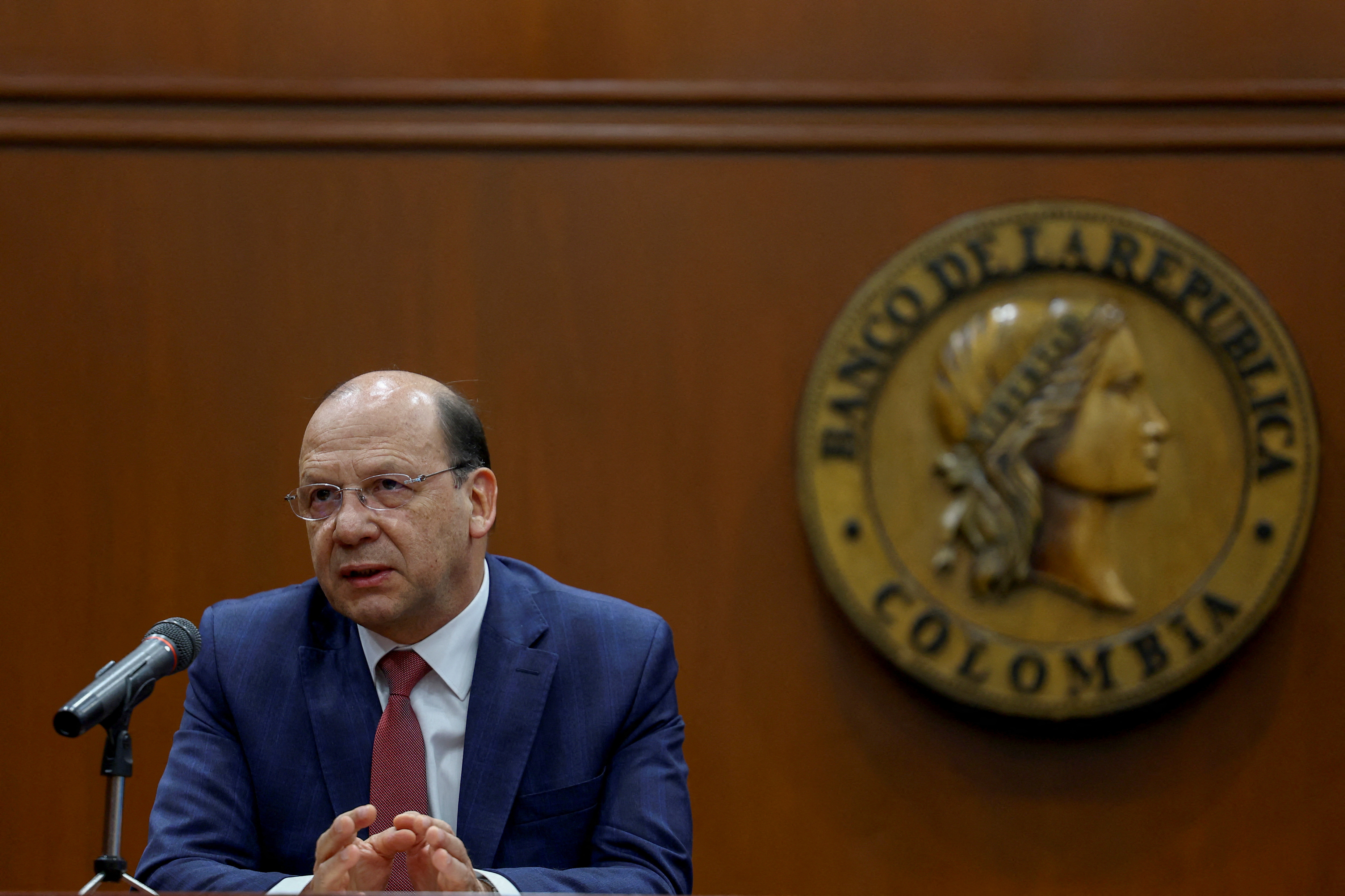 Colombia central bank board holds rate at 9.5% on inflation, external  concerns | Reuters