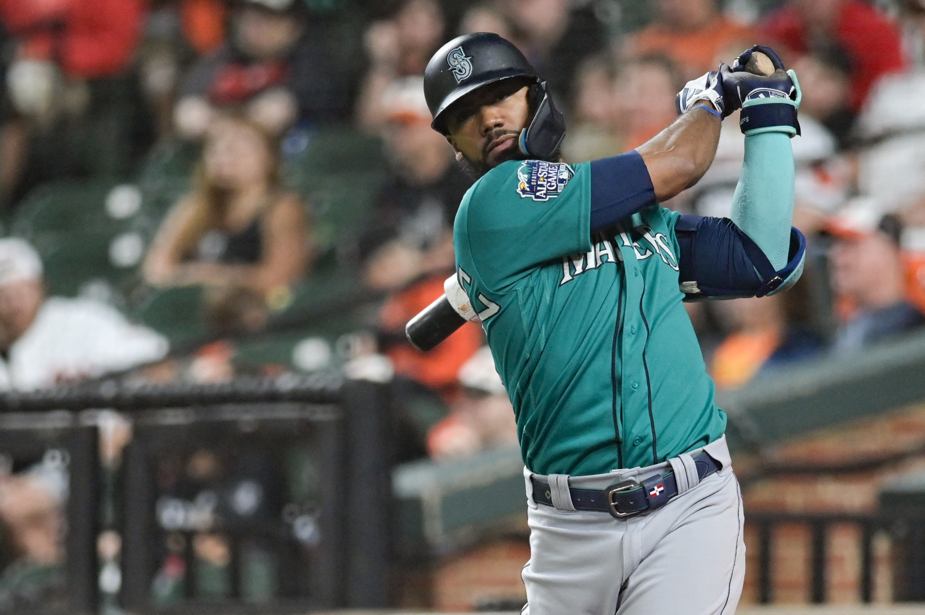 Mariners get pitching, hitting in 13-1 drubbing of Orioles