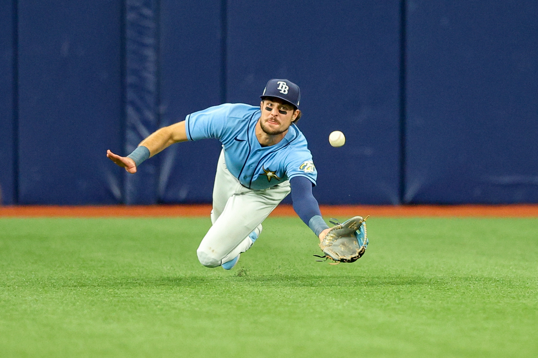 Rays drub Red Sox, tie MLB mark with 13th straight win