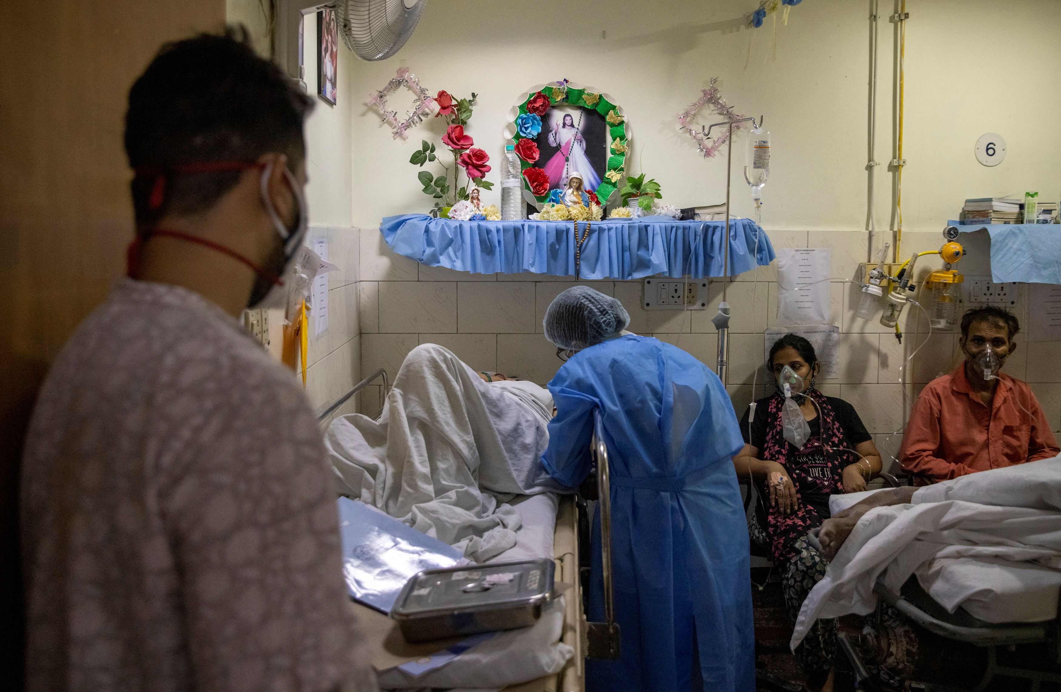 People suffering from the coronavirus disease (COVID-19) are treated inside an overcrowded casualty ward at a hospital in New Delhi