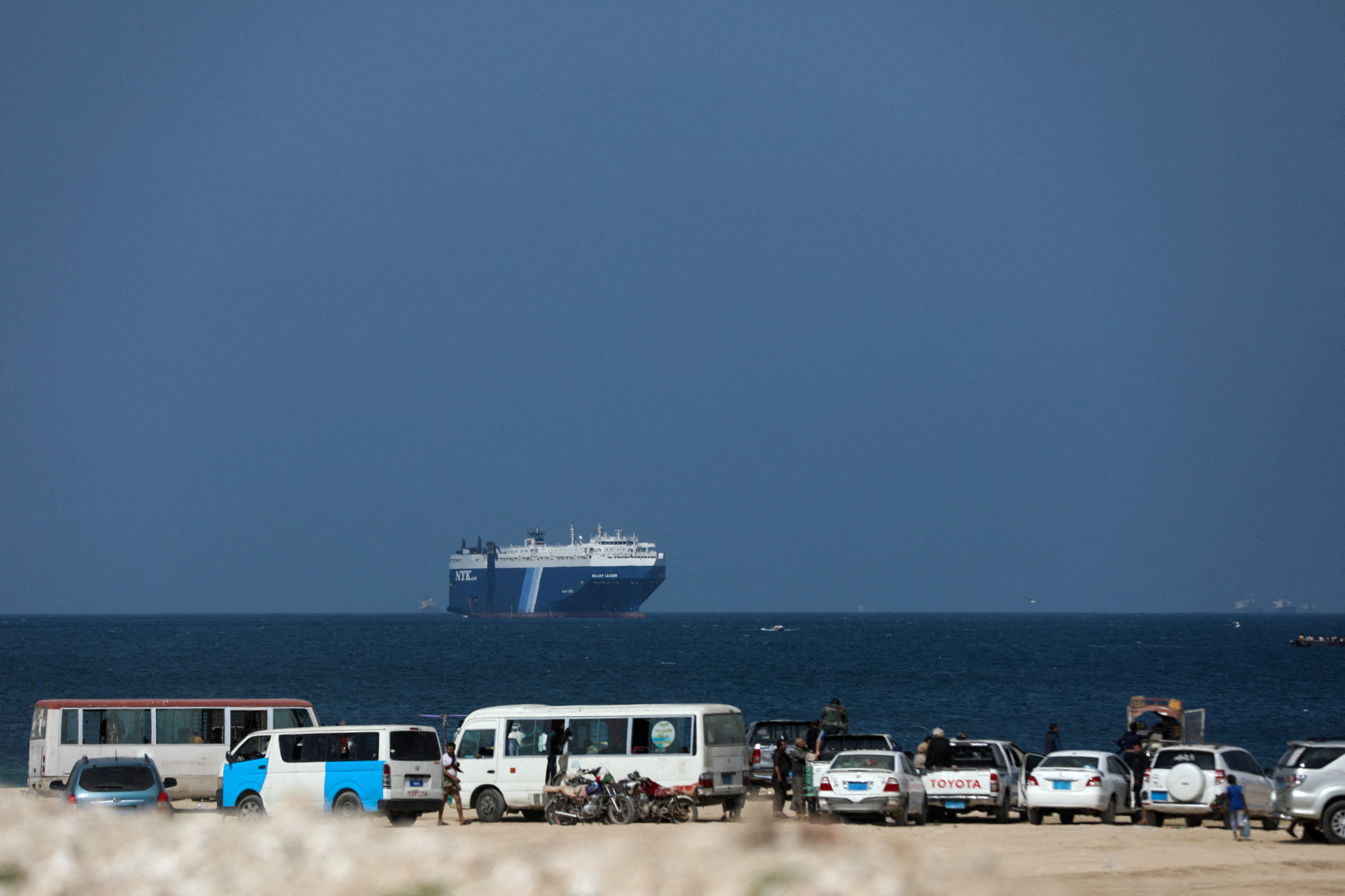 Shipping industry urges caution on use of armed guards on Red Sea vessels |  Reuters