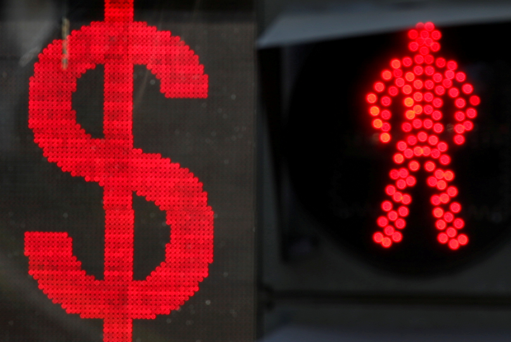 The U.S. dollar sign is seen on an electronic board next to a traffic light in Moscow, Russia August 10, 2018. REUTERS/Maxim Shemetov/File Photo
