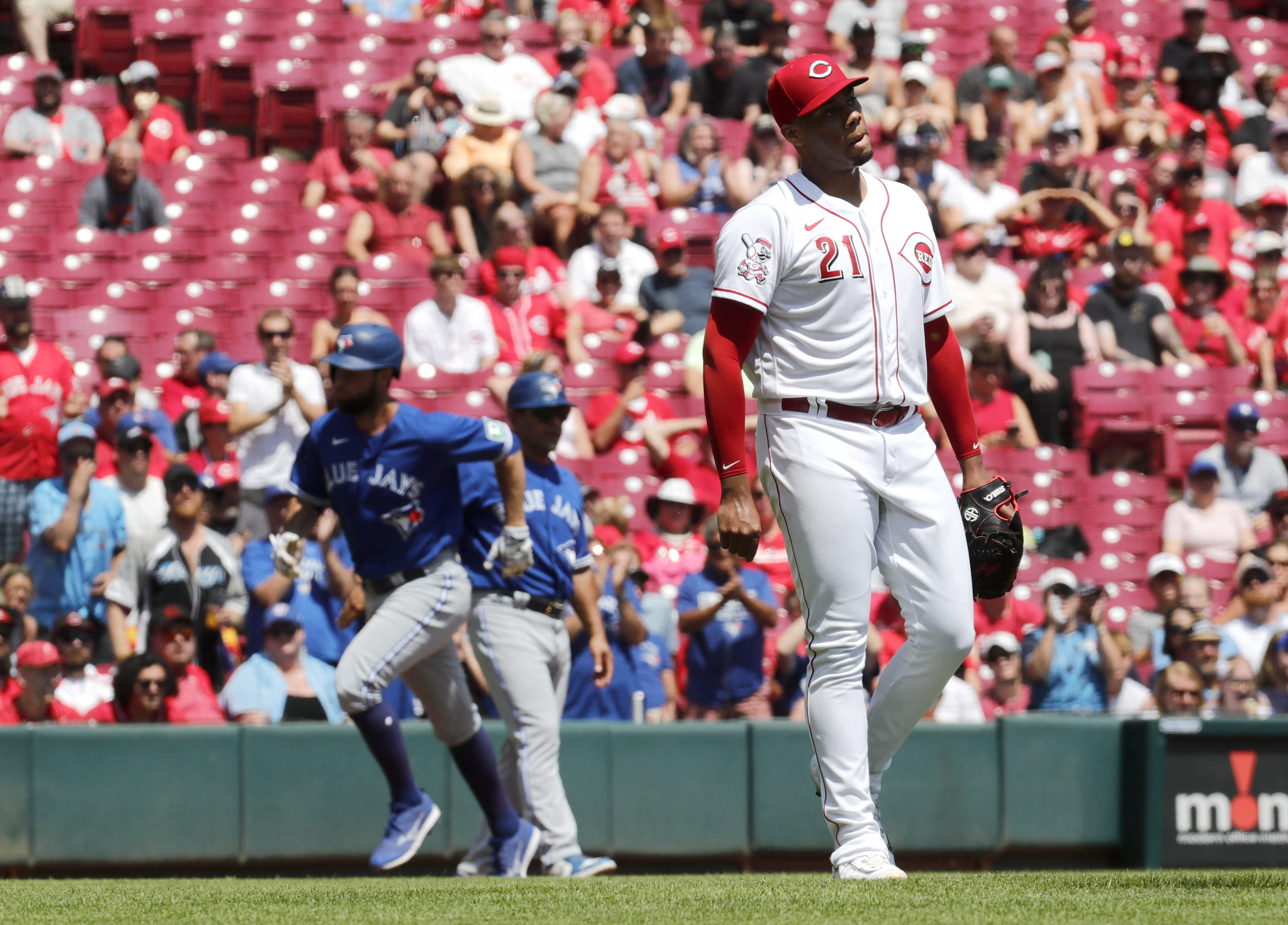 MLB: Belt hits 2 of Blue Jays' 5 home runs in 10-3 rout of Reds