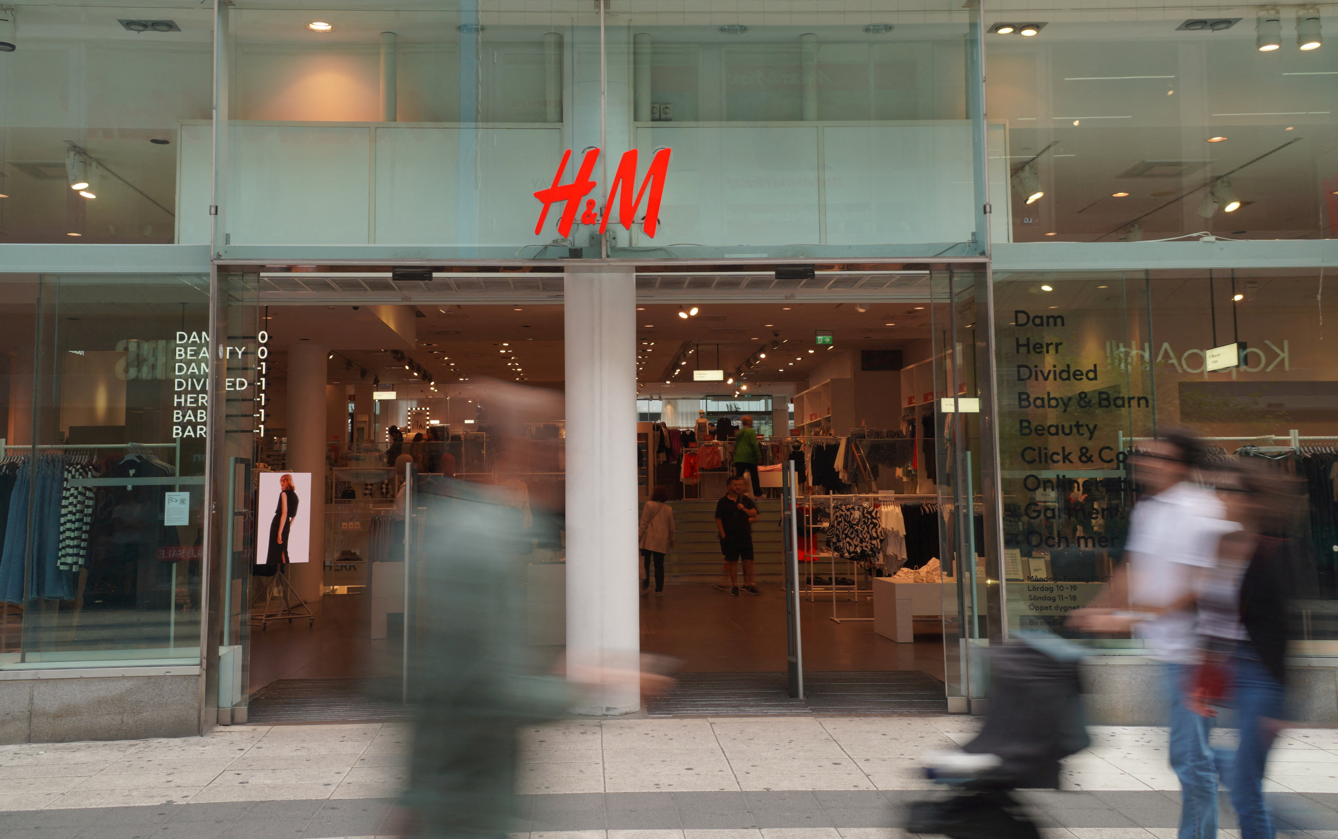 H&M Closing 2nd Store in Downtown Toronto in Two Months