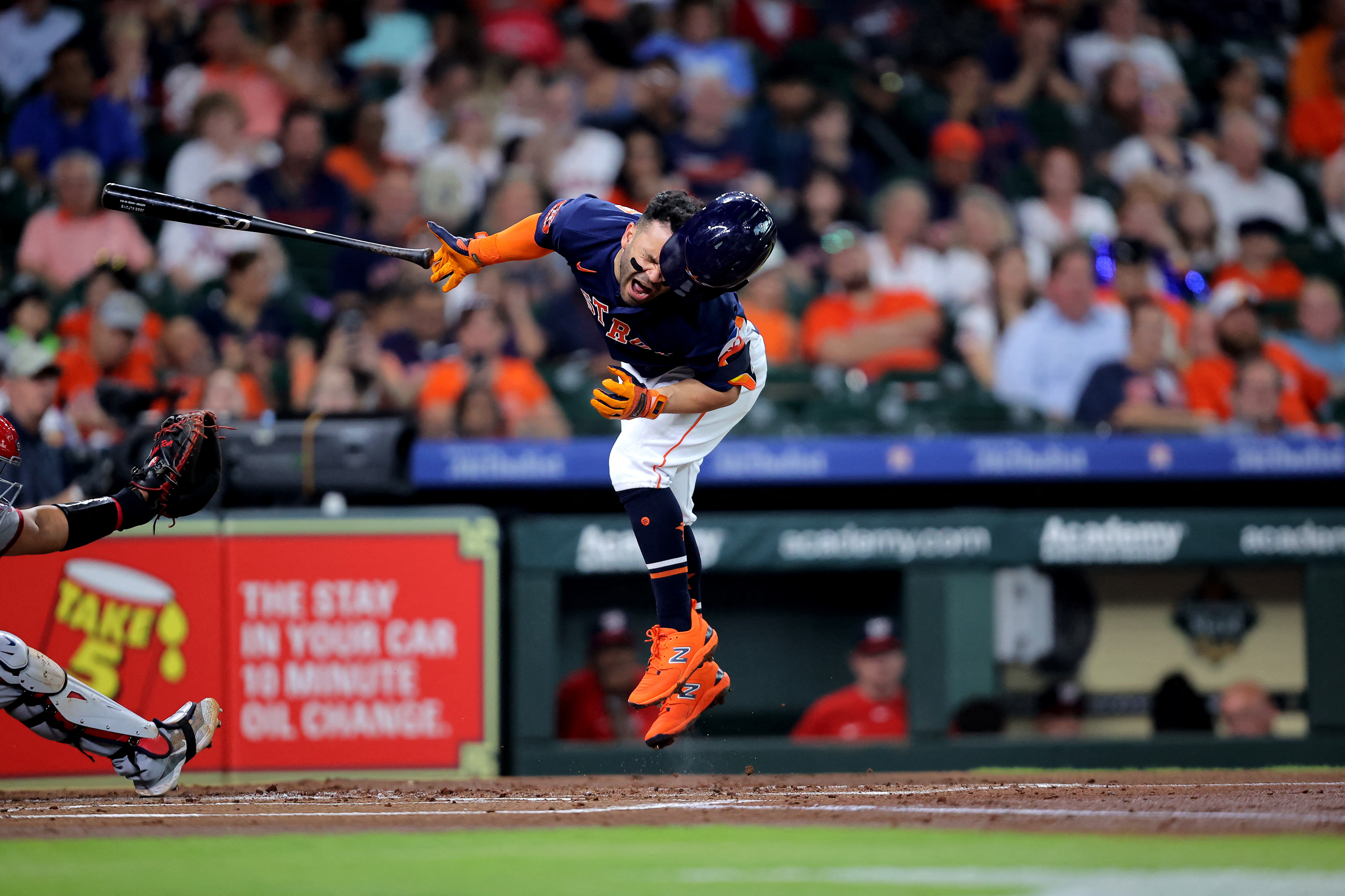 Abreu scores on throwing error to cap wild 9th, Astros beat Nationals