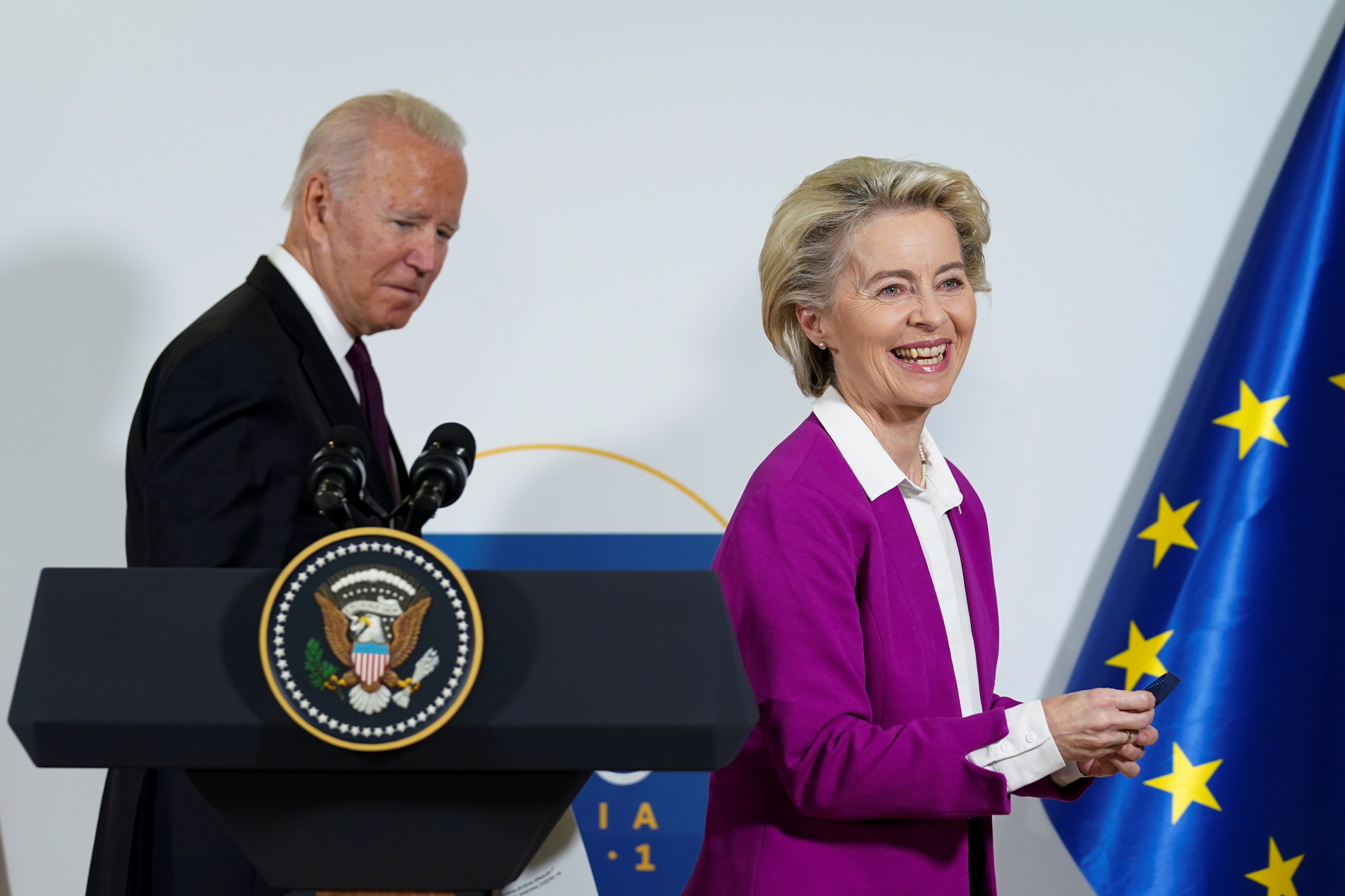 U.S. President Joe Biden and European Commission's President Ursula von der Leyen leave after speaking about steel and aluminium tariffs, on the sidelines of the G20 leaders' summit in Rome, Italy October 31, 2021. REUTERS/Kevin Lamarque