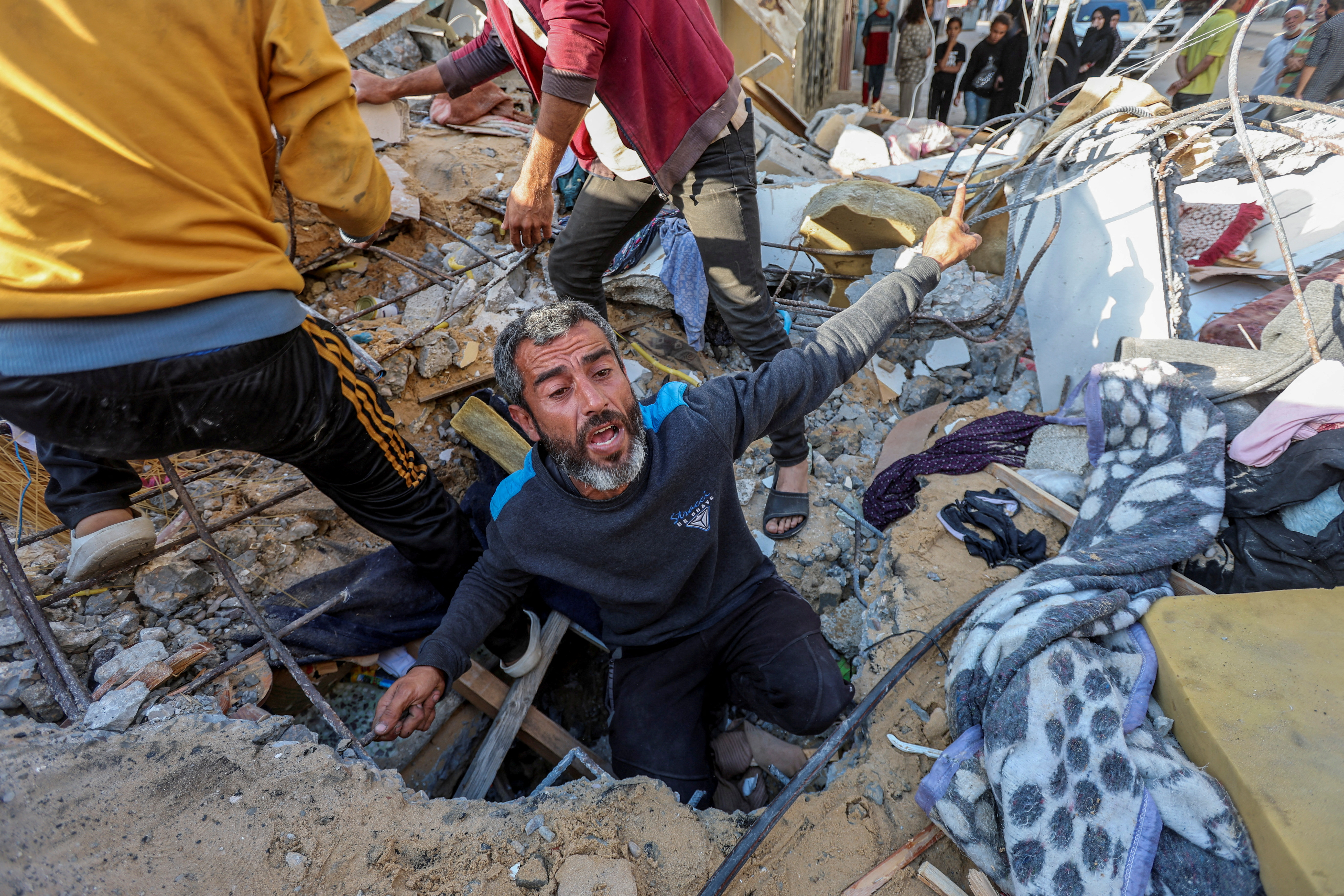 Fighting intensifies across Gaza as Israel presses offensive - May 14 ...