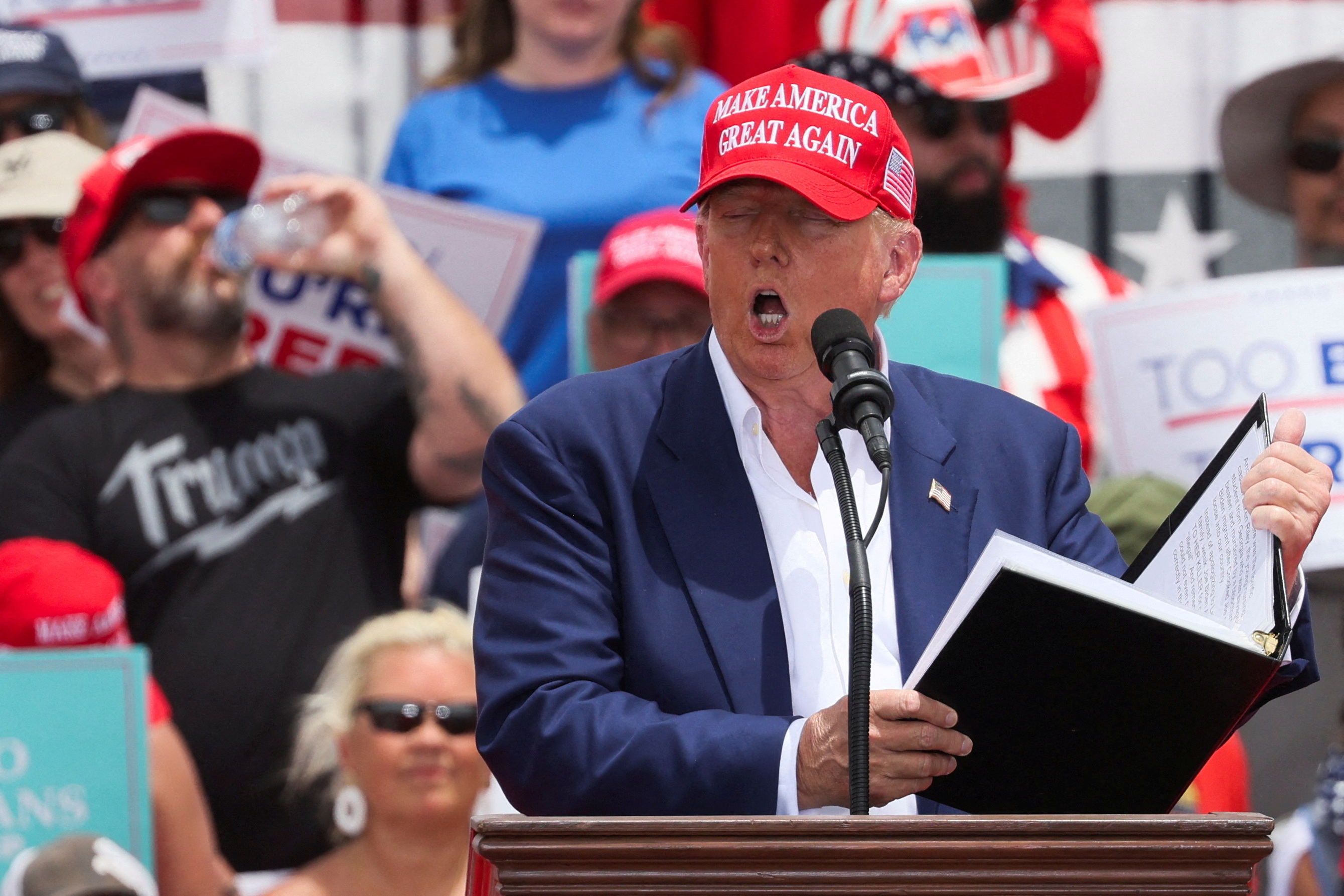 El candidato presidencial republicano y expresidente estadounidense Trump realiza un evento de campaña en Las Vegas