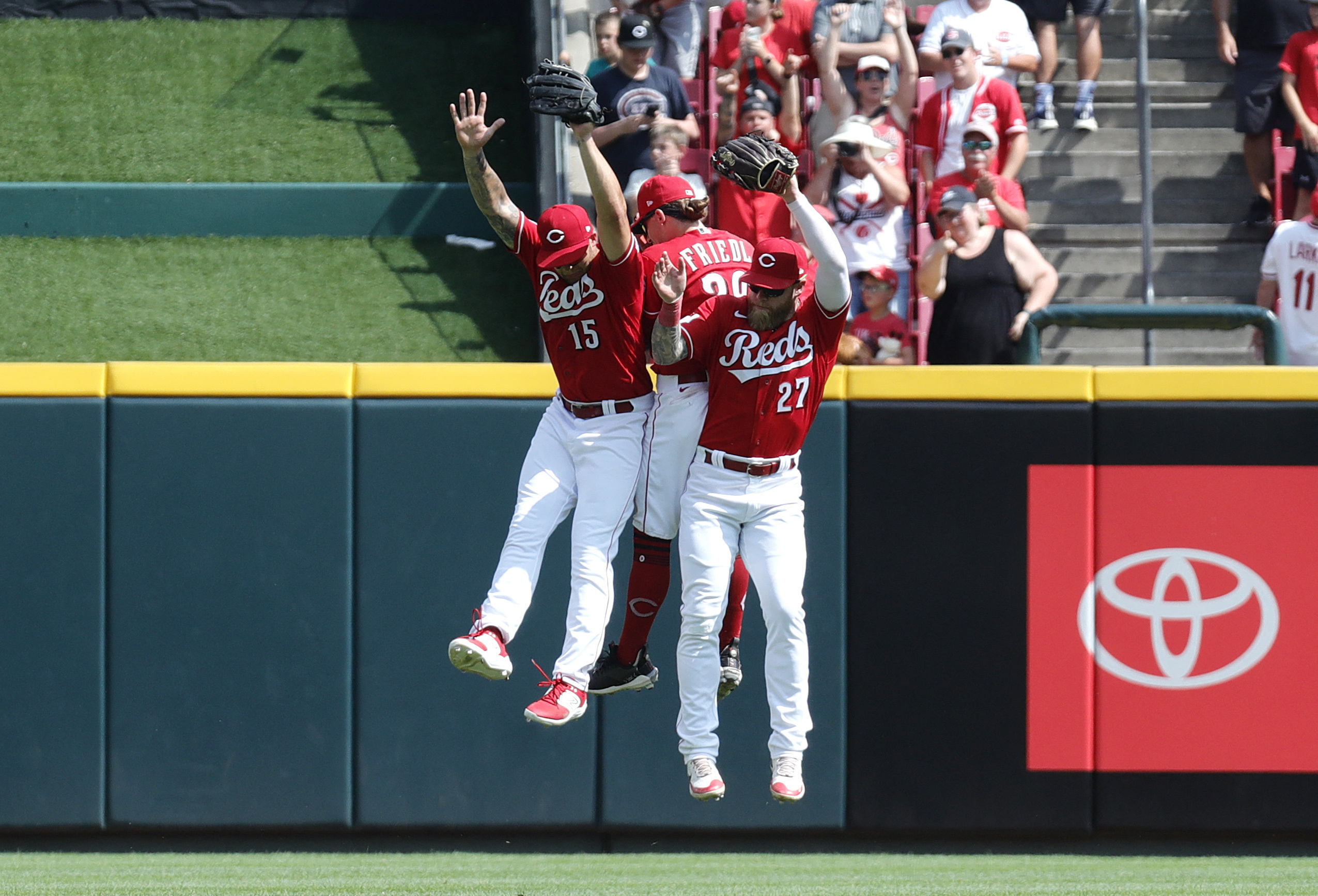 Cincinnati Reds beat Arizona Diamondbacks to win fifth straight game