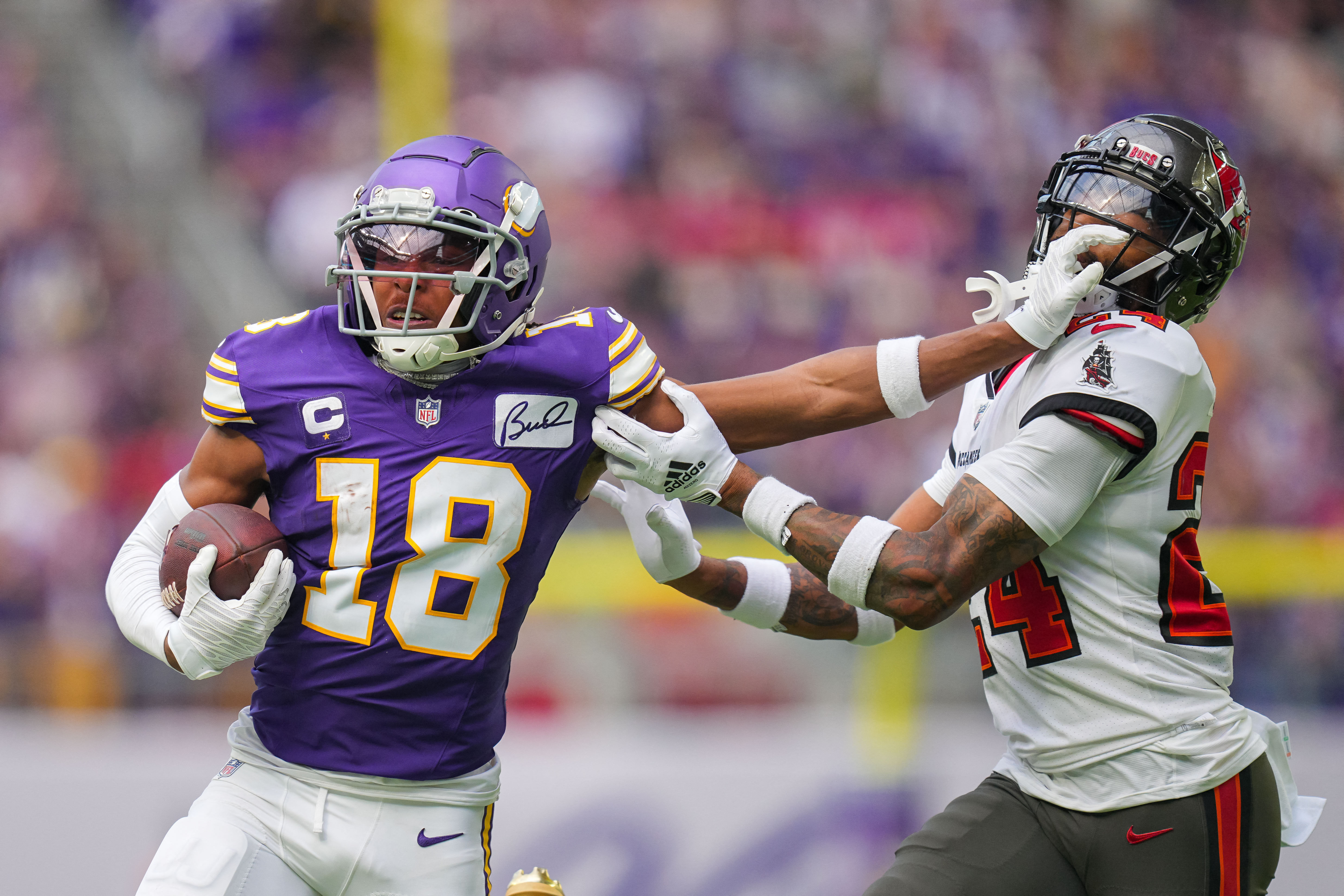 Baker Mayfield wins in his Buccaneers' debut, beats Vikings