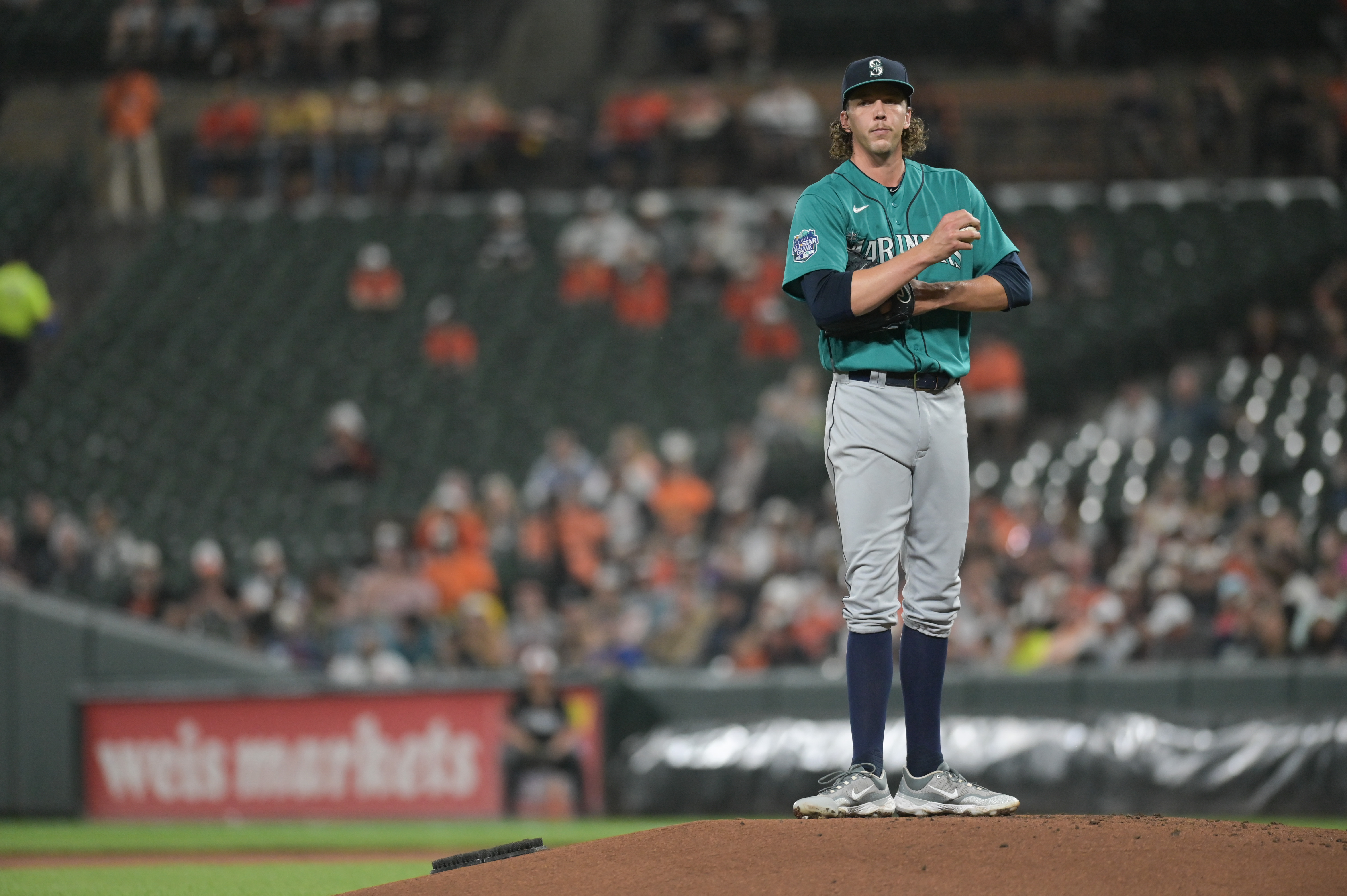 Mariners get pitching, hitting in 13-1 drubbing of Orioles