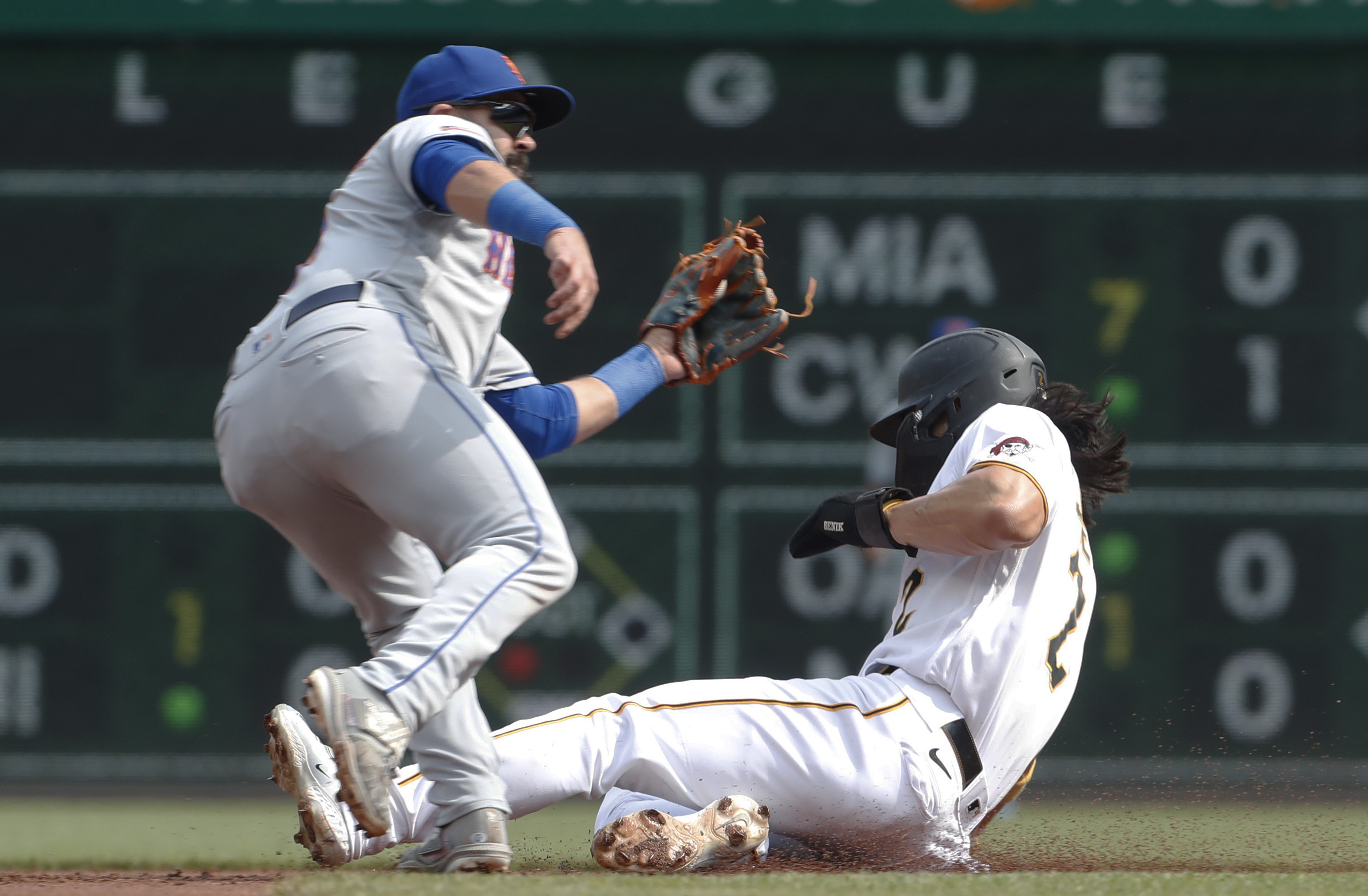 Mark Canha helps Mets beat Pirates, snap 7-game skid