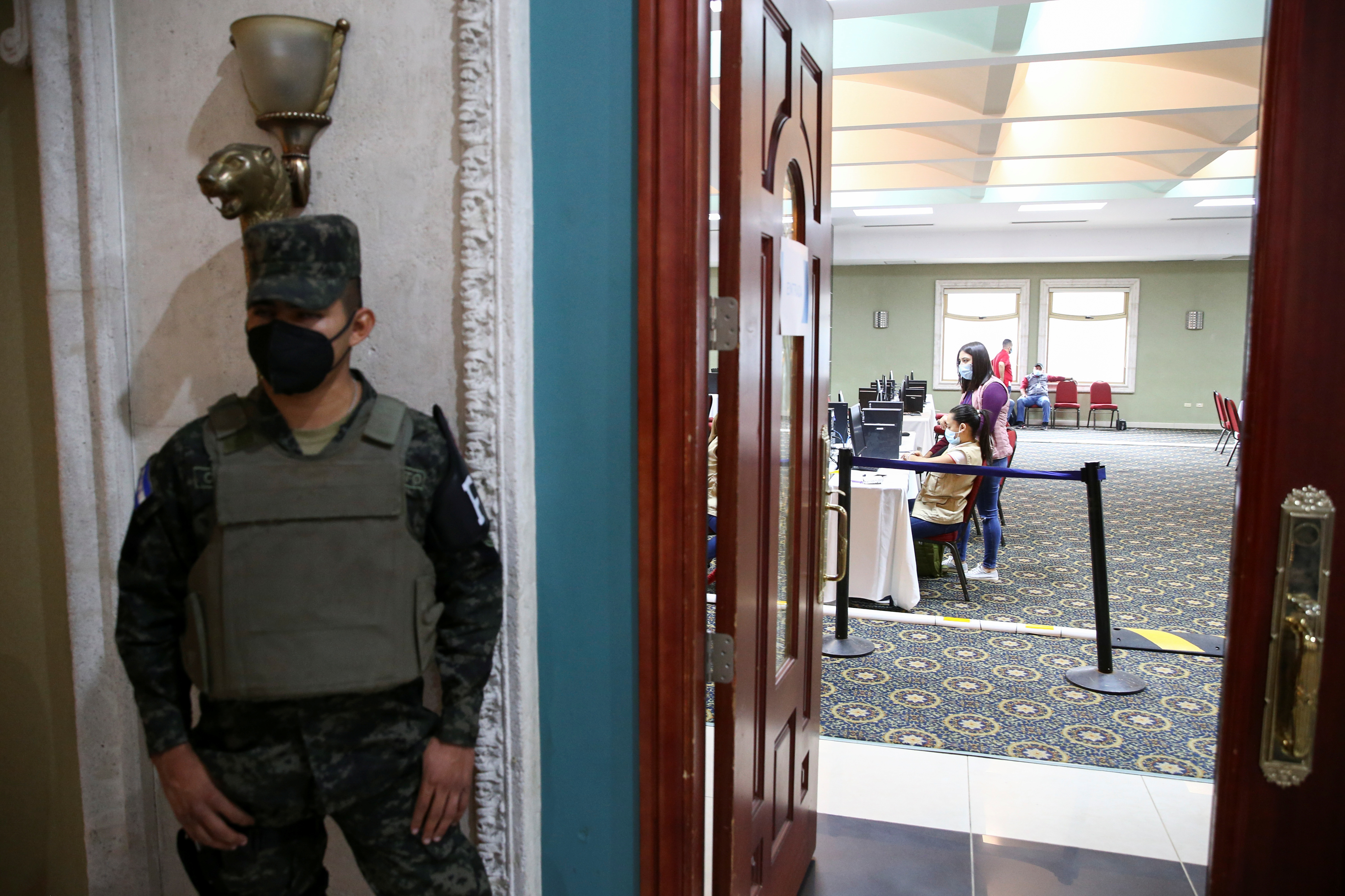 A Honduran military police officer stands guard at the entrance to a vote-counting center of the electoral authority located in a hotel, after the general election in Tegucigalpa, Honduras November 29, 2021. REUTERS/Jose Cabezas