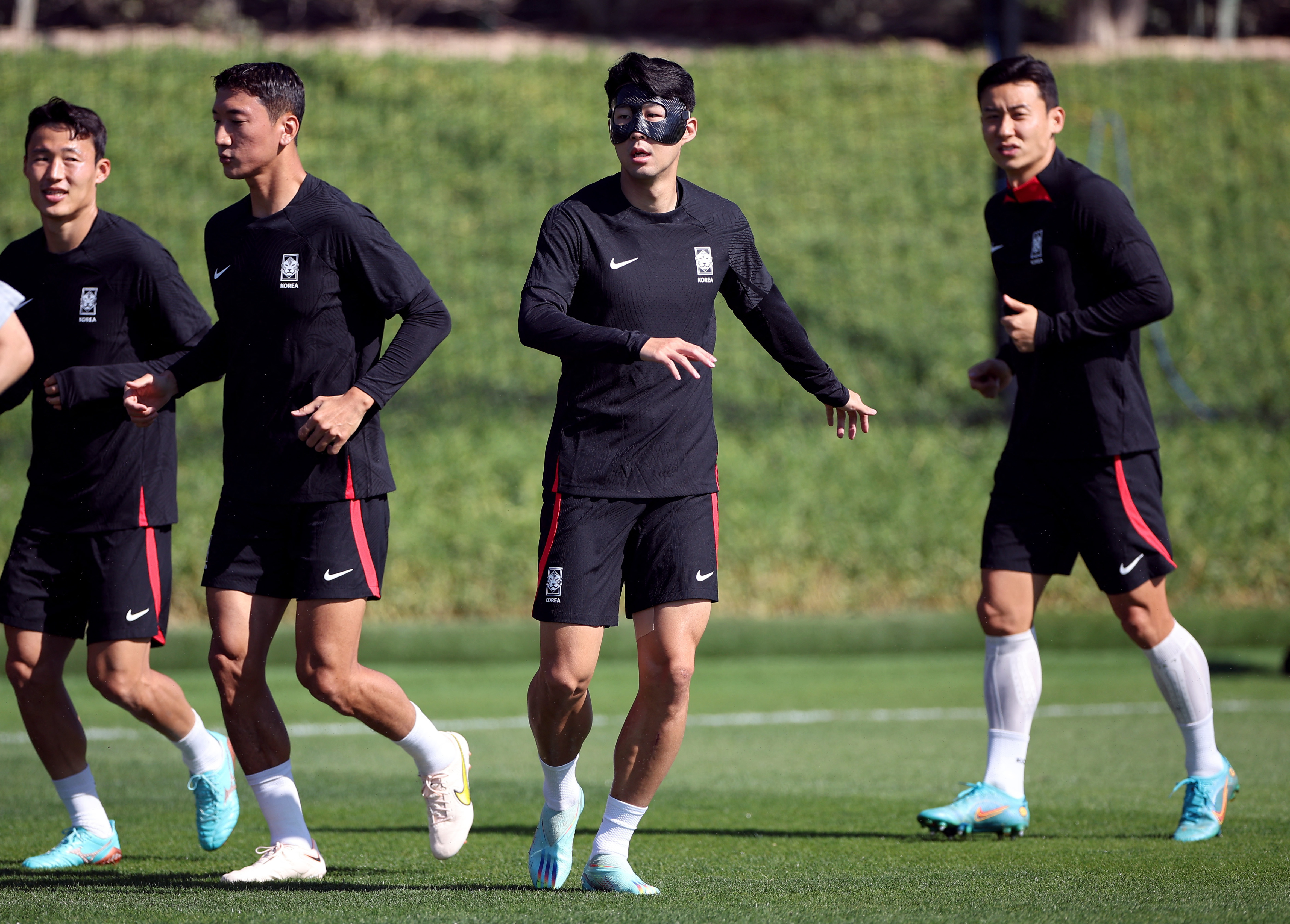 Masked Son can play for South Korea against Uruguay, says coach Bento |  Reuters