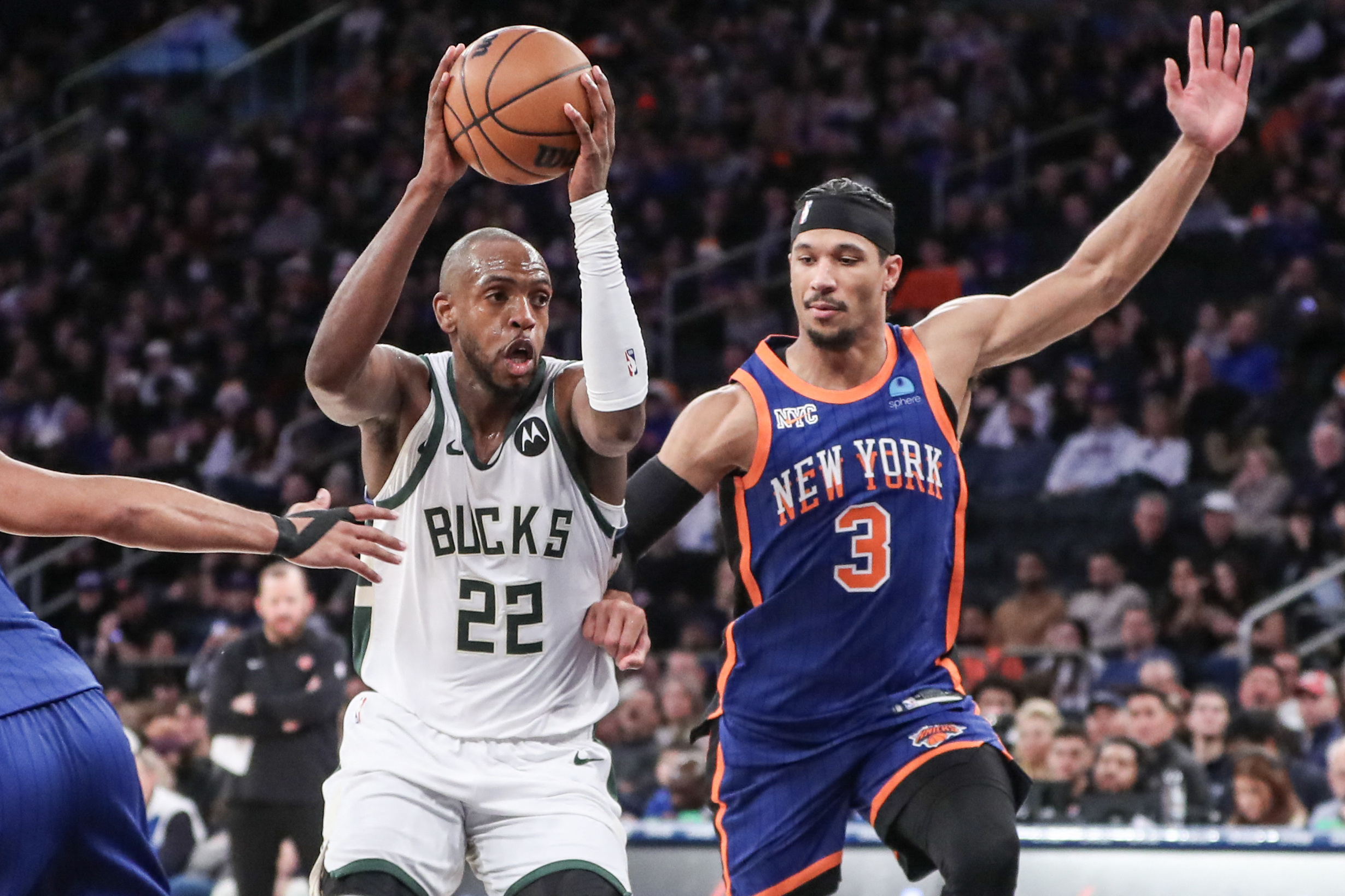 Giannis Antetokounmpo powers Bucks past Knicks