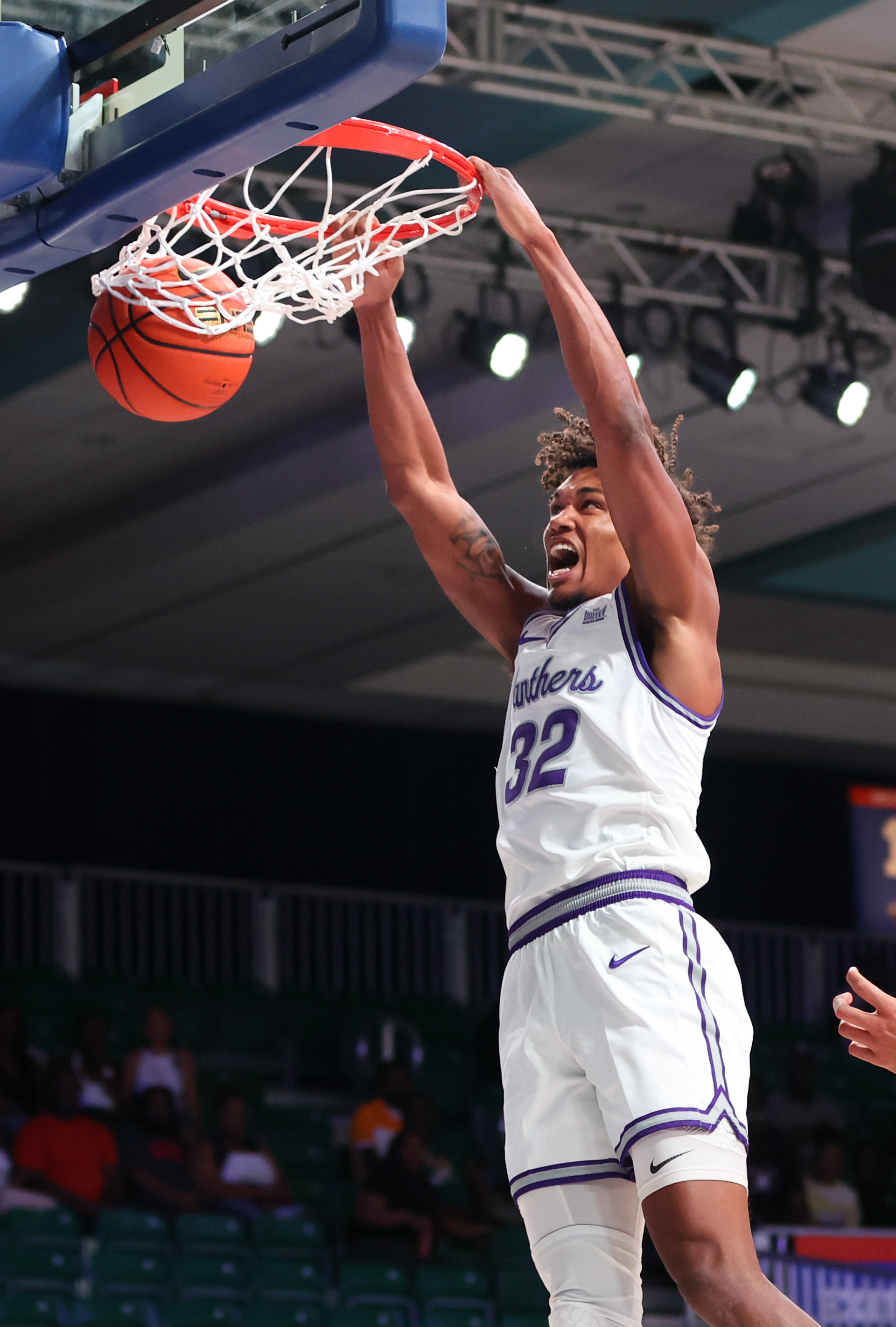 Northern Iowa blasts Stanford in Bahamas Reuters