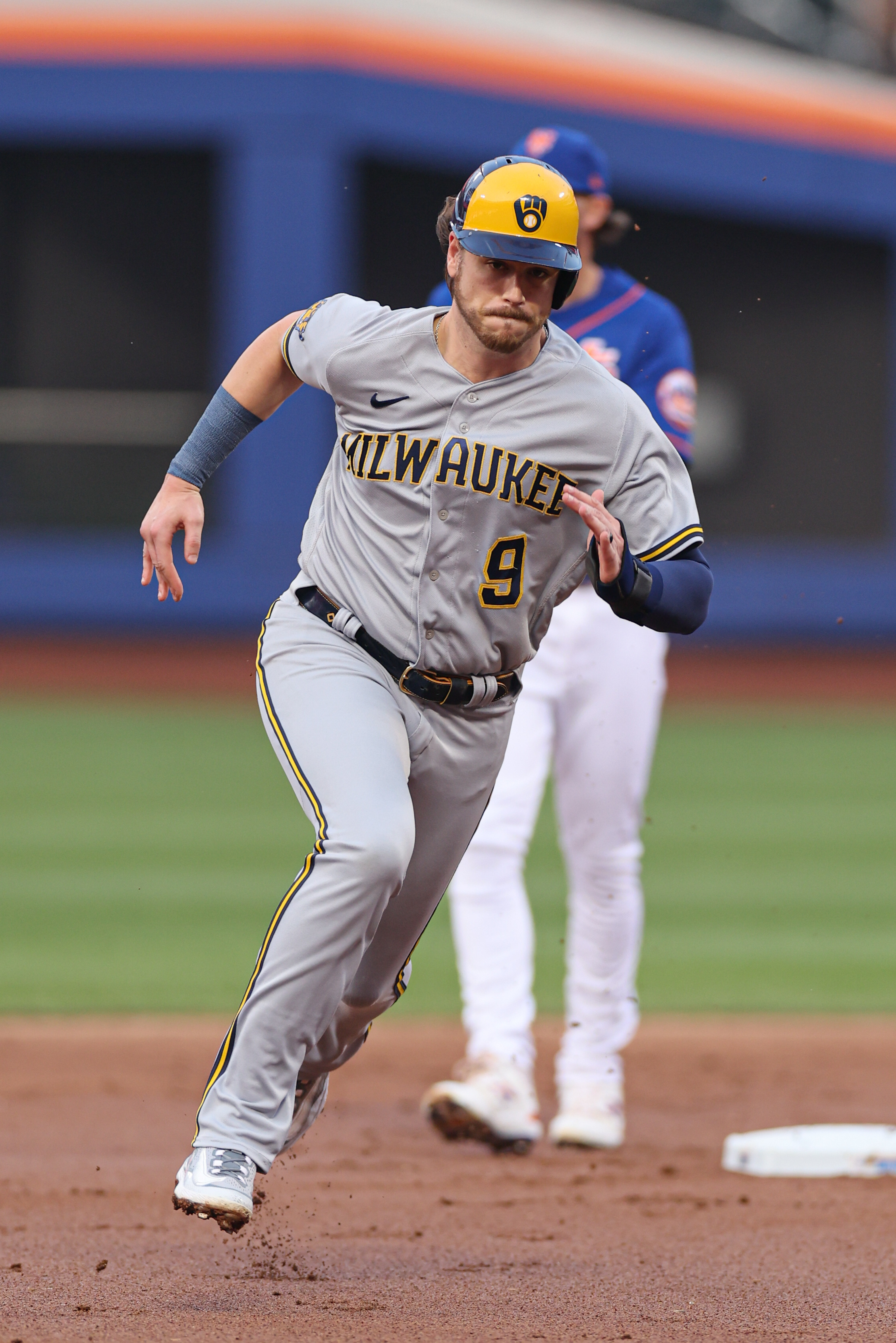 Brewers knock off Mets for 9th win in 13 games