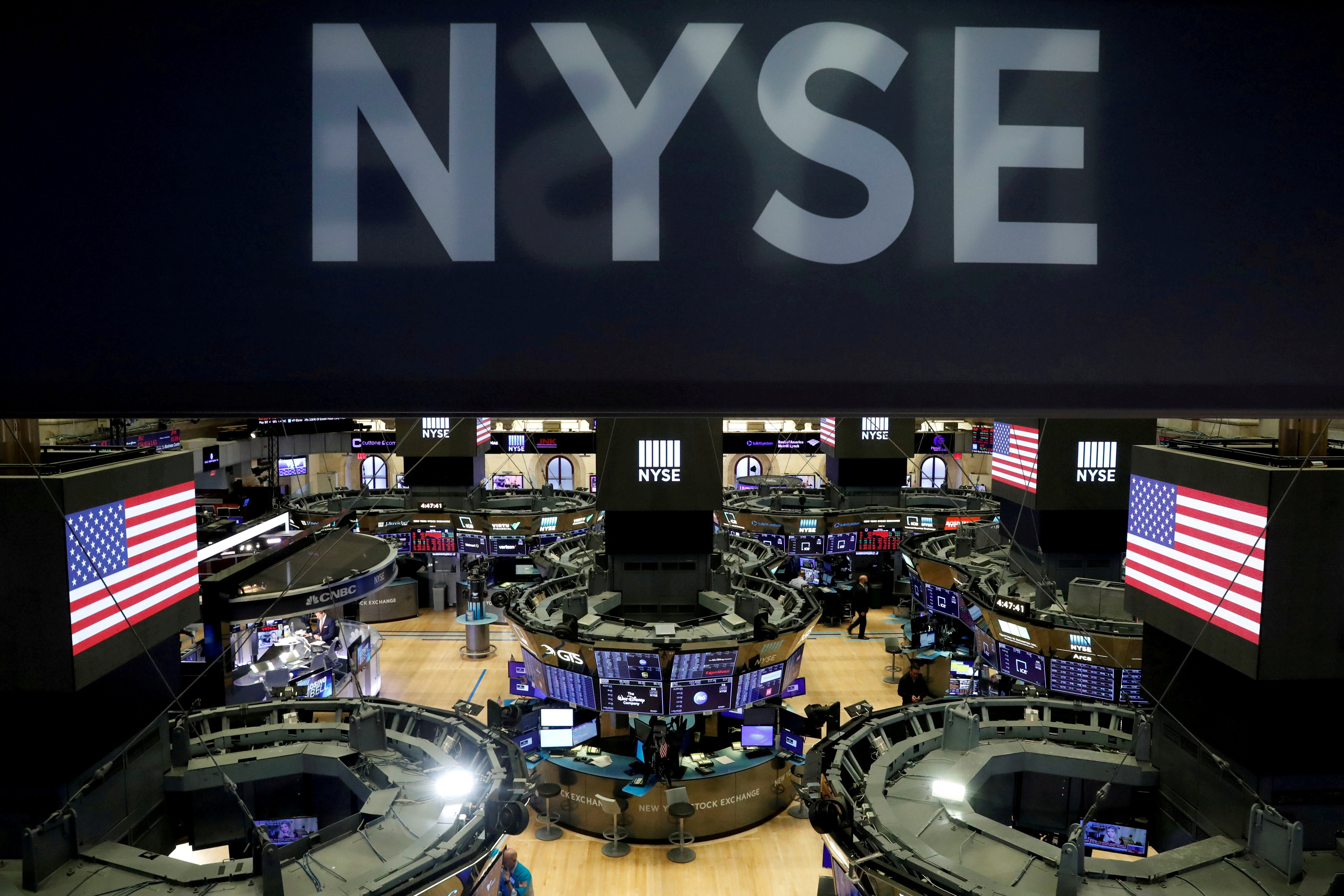 Lantai New York Stock Exchange (NYSE) terlihat setelah penutupan perdagangan di New York, AS, 18 Maret 2020. REUTERS / Lucas Jackson / File Photo