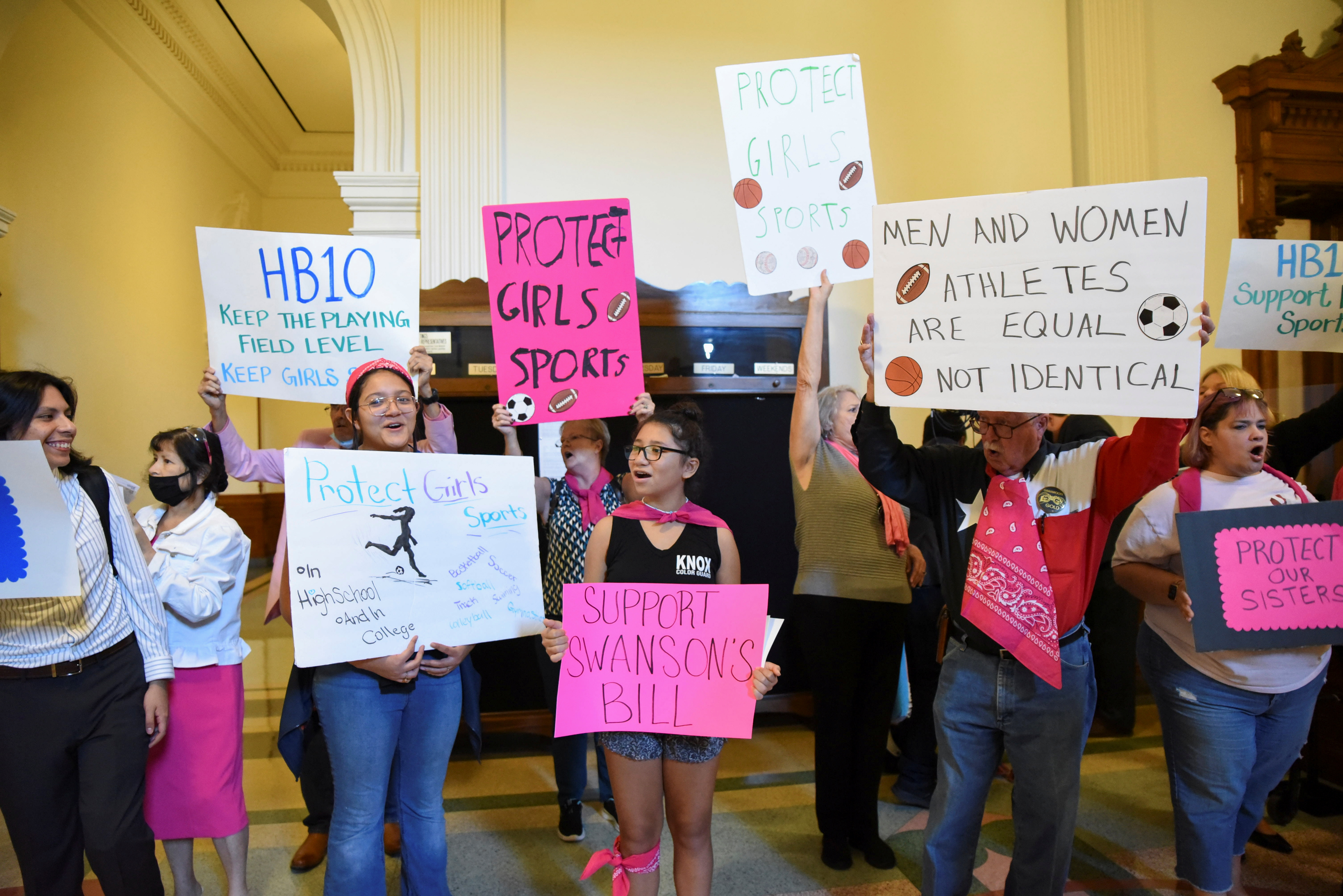 Demonstrators line the hallway to the House Chamber to protest against transgender girls participating in female sports, as the Texas House of Representatives convenes a third special legislative session for controversial legislative items at the State Capitol in Austin, Texas, U.S. September 20, 2021.  REUTERS/Sergio Flores