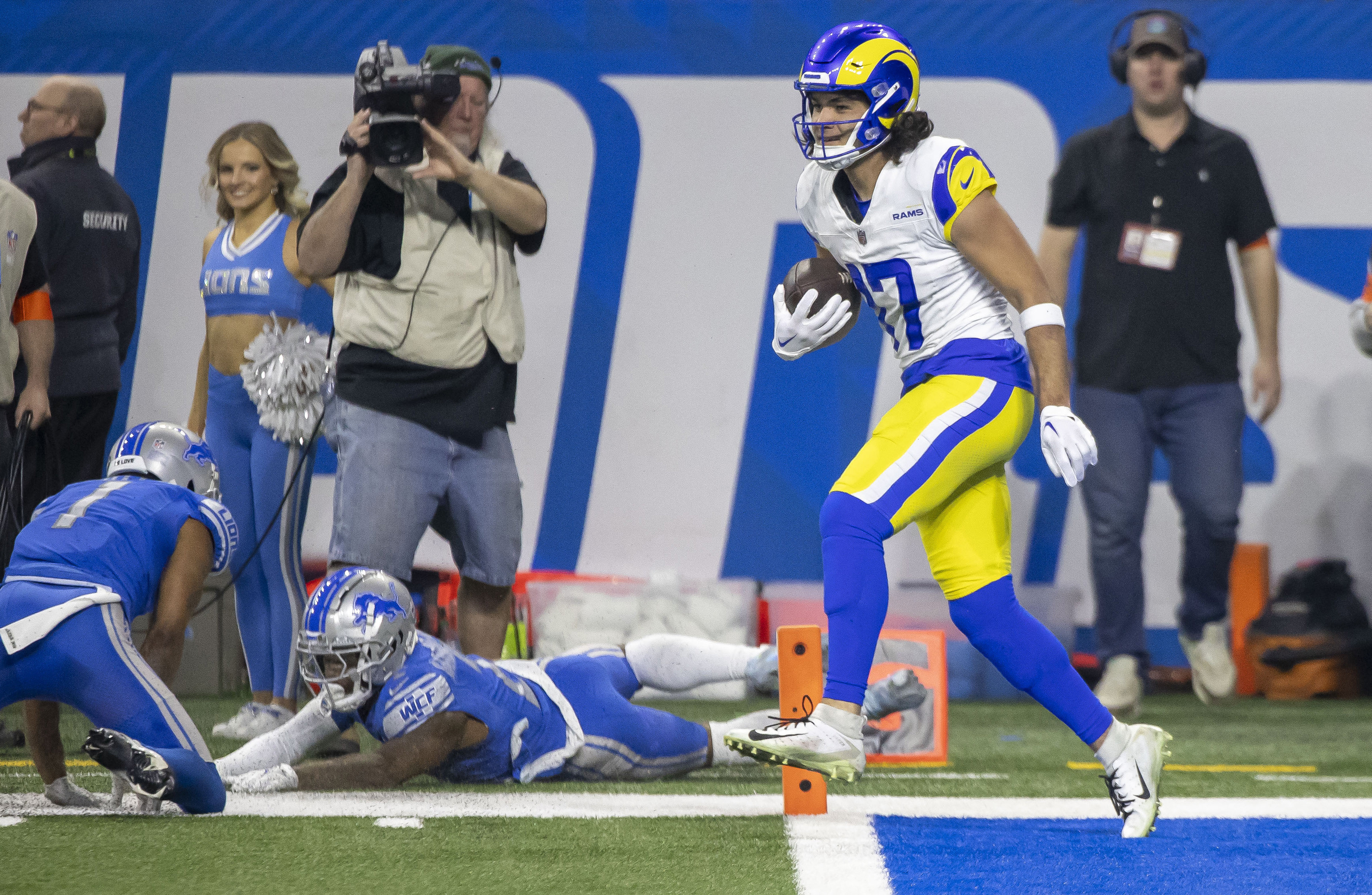 Lions edge Rams, break decades-long playoff win drought