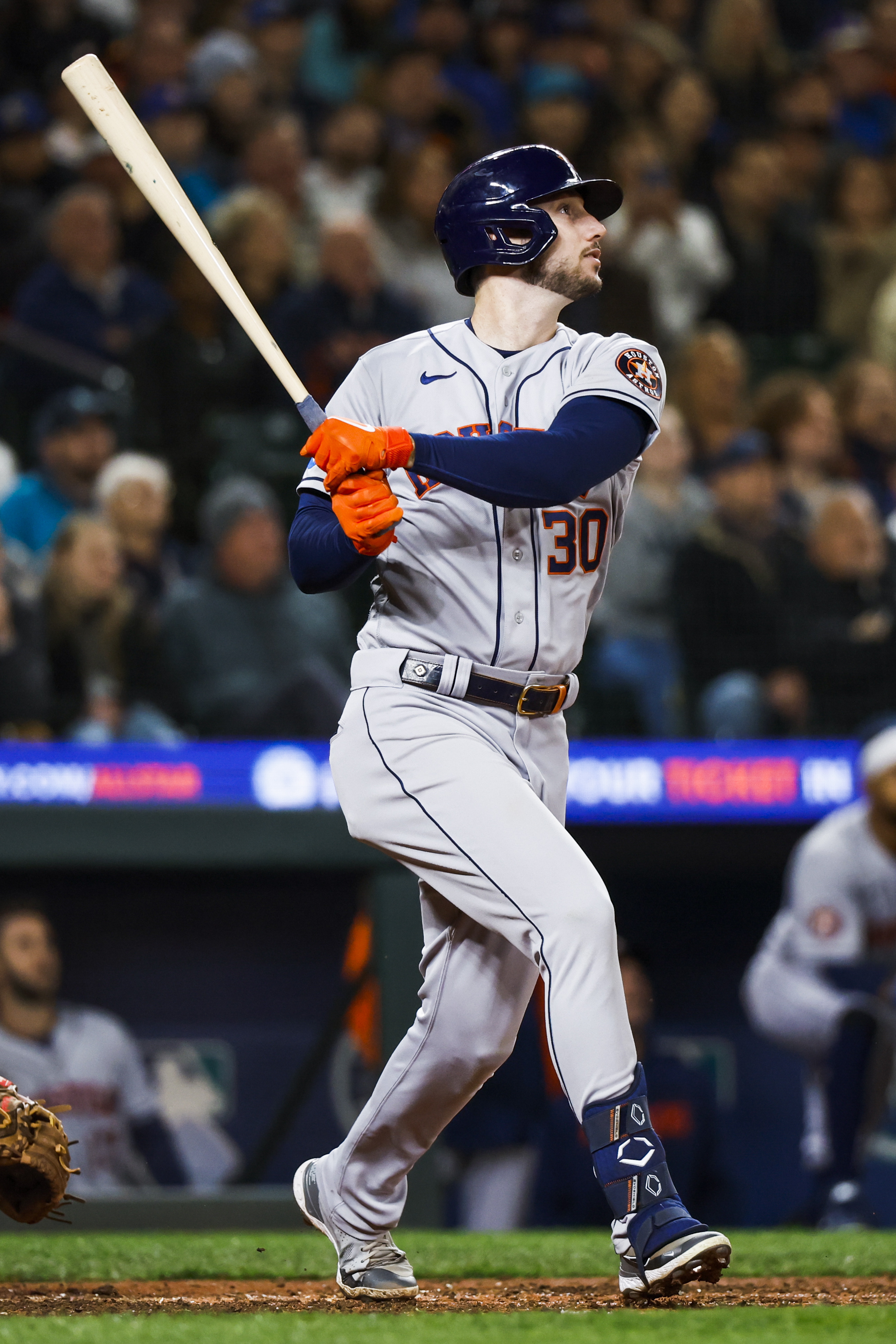 Kyle Tucker's late HR lifts Astros over Mariners