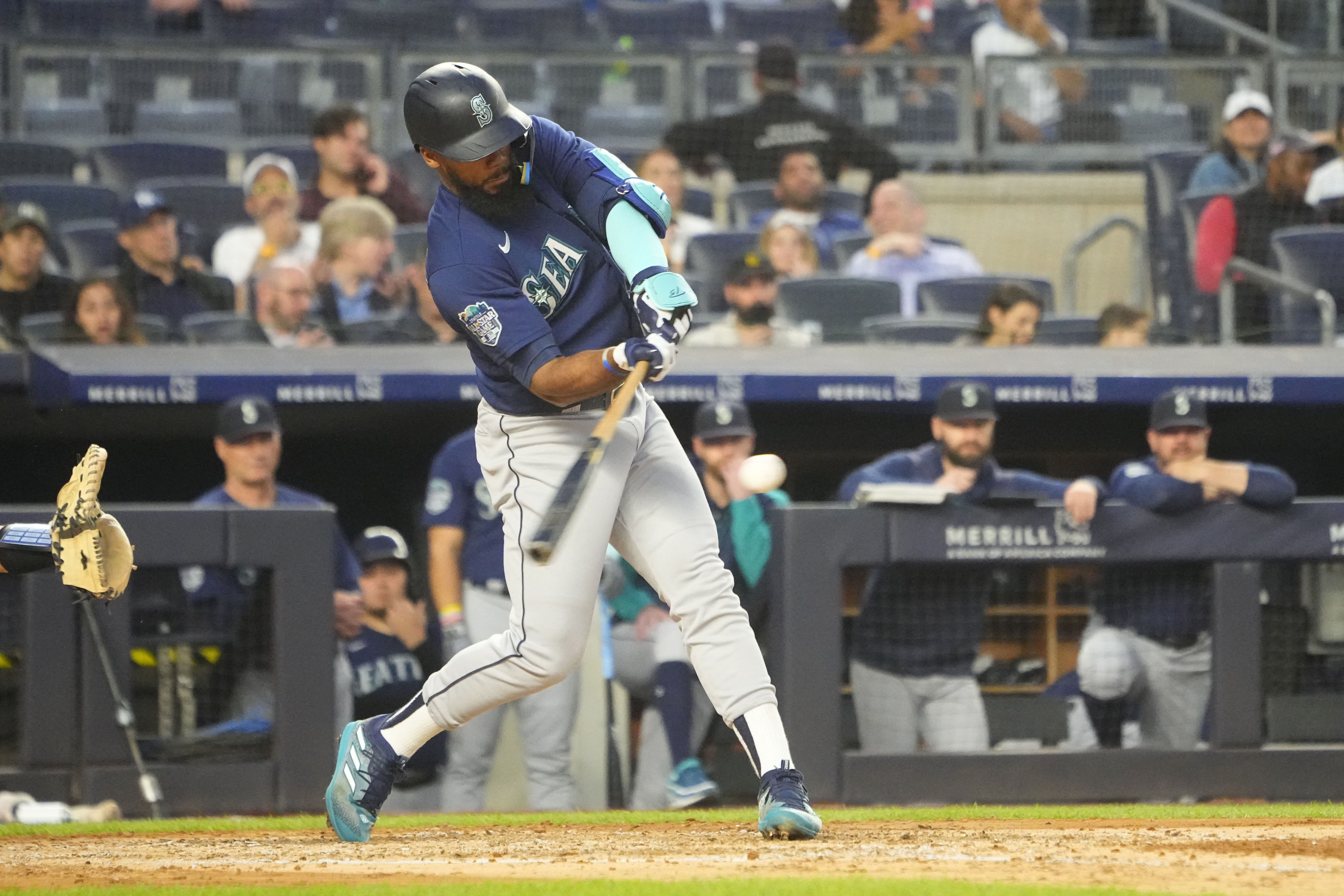 Cano hears boos in the Bronx, helps Mariners beat Yankees