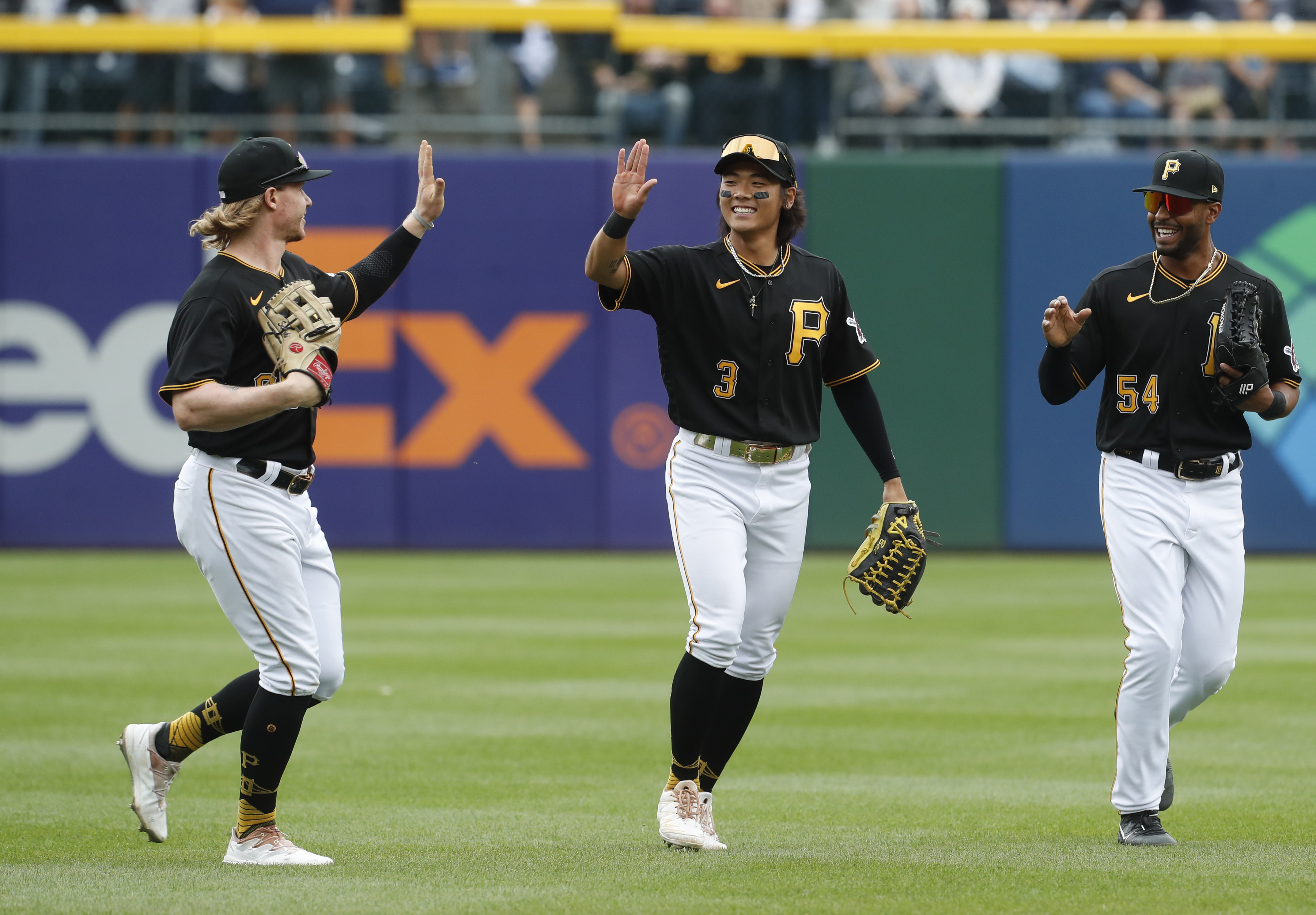 Pirates Slip by Yankees 3-2 To Avoid Series Sweep