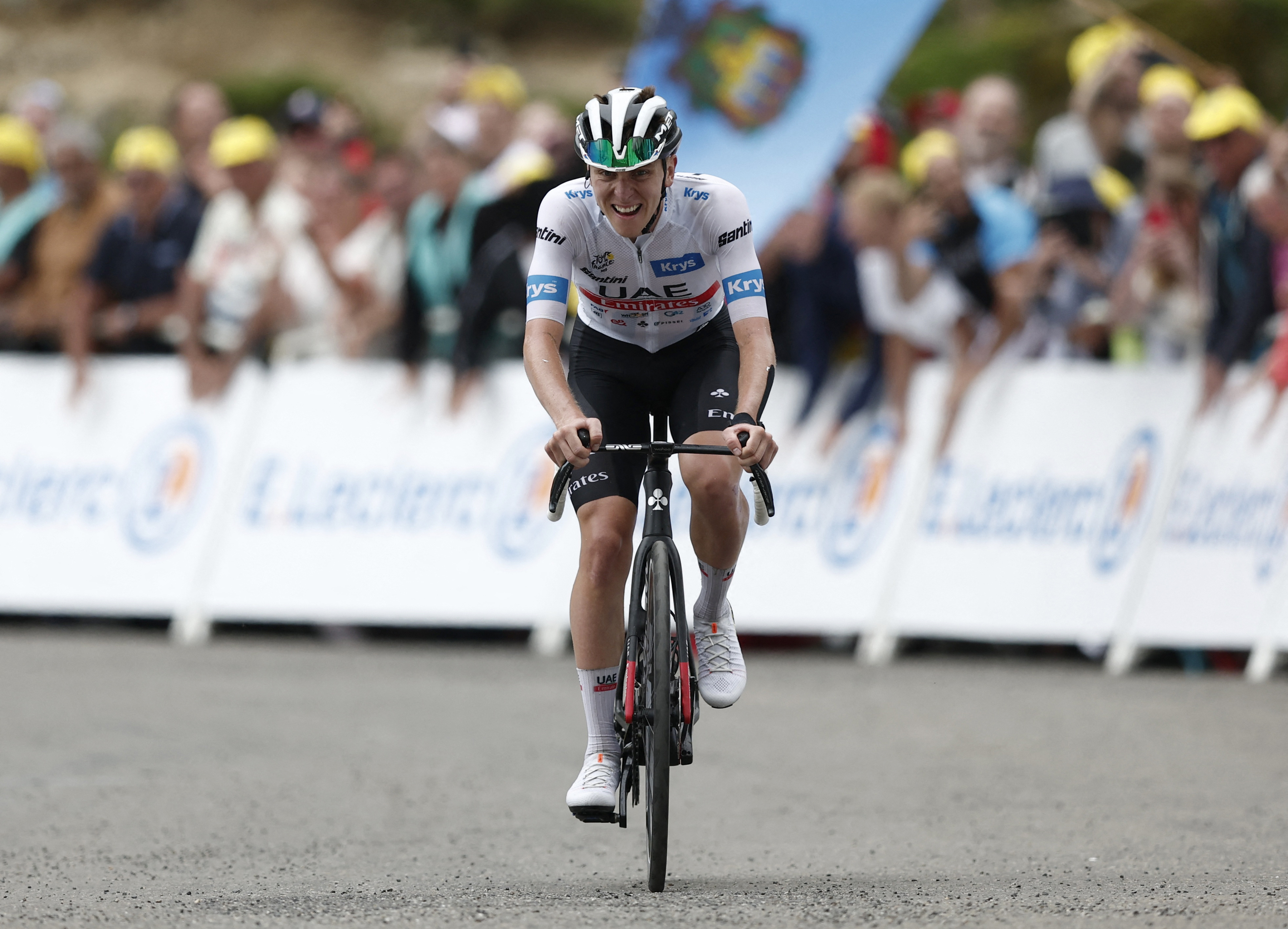 Pogacar bounces back in style as Vingegaard takes yellow jersey in Tour