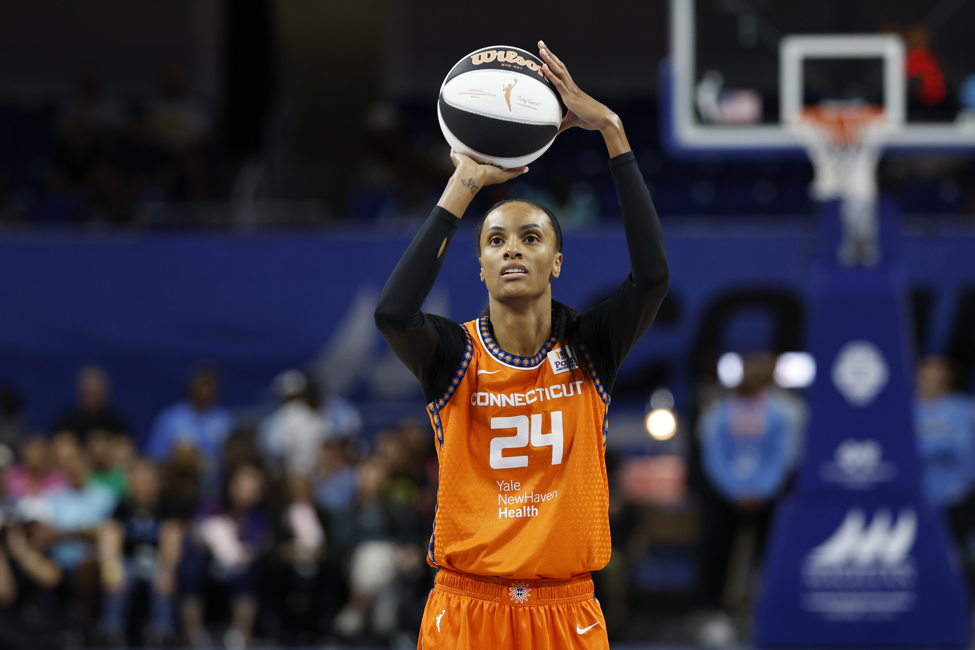 DeWanna Bonner, Sun draw away from Dream | Reuters
