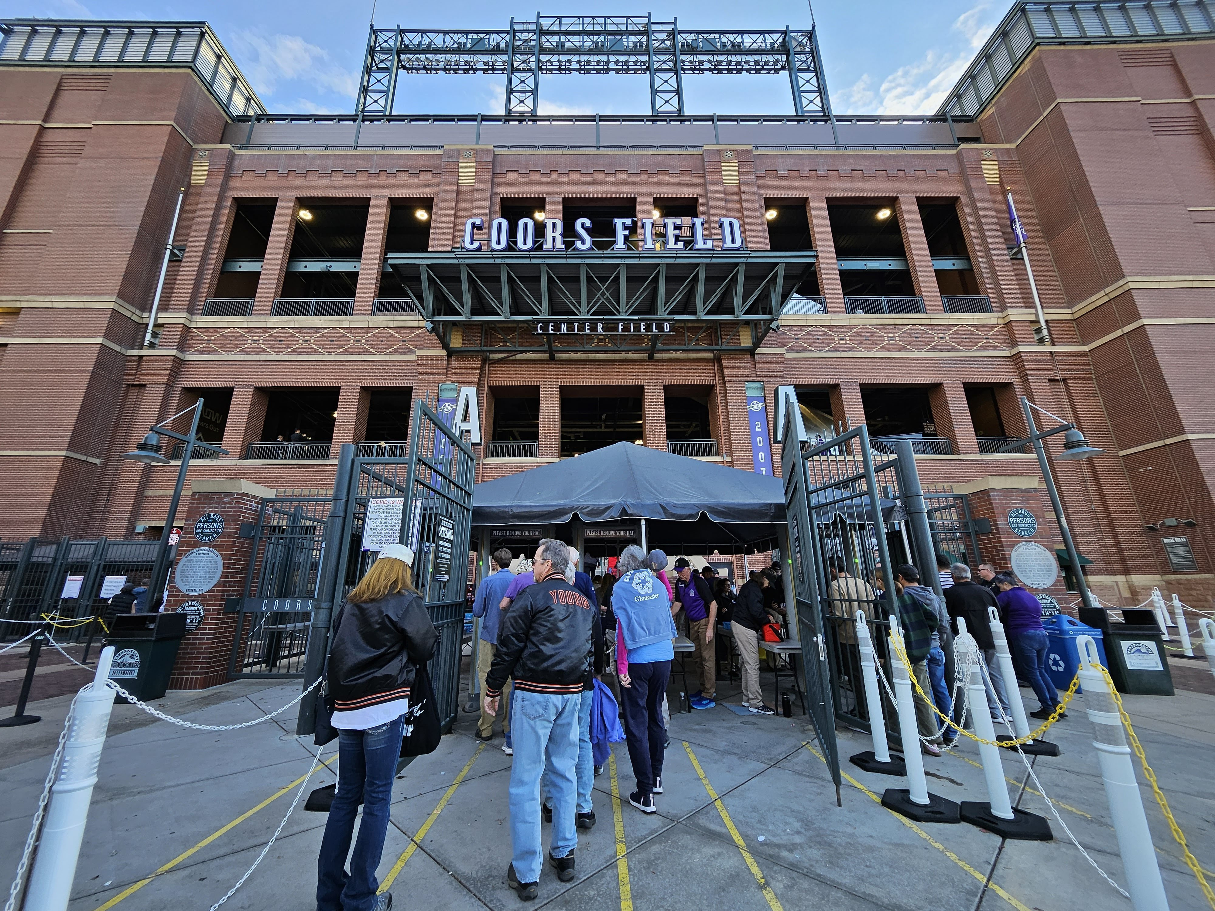 Giants flirt with no-hitter before falling to Rockies 3-2