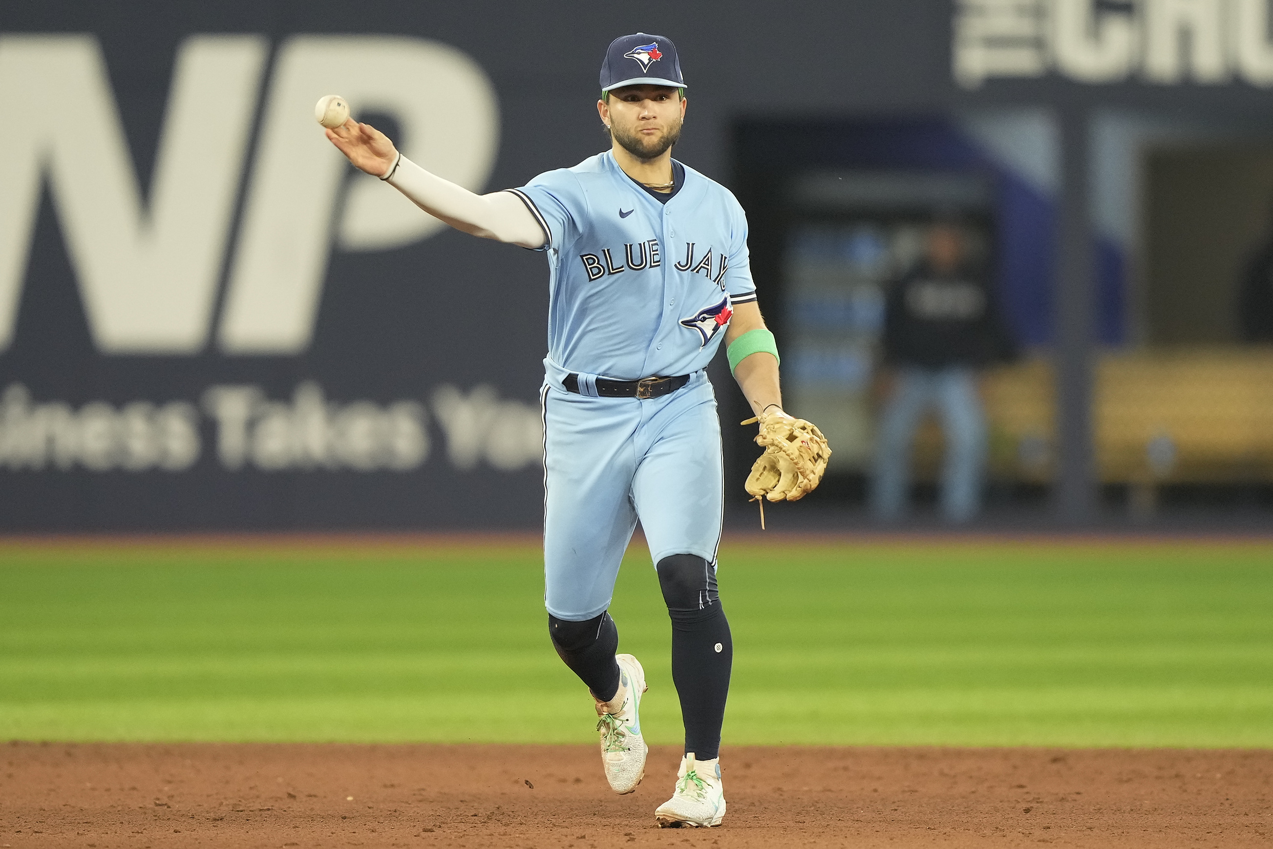 Chris Bassitt, Blue Jays beat Yankees to evade sweep