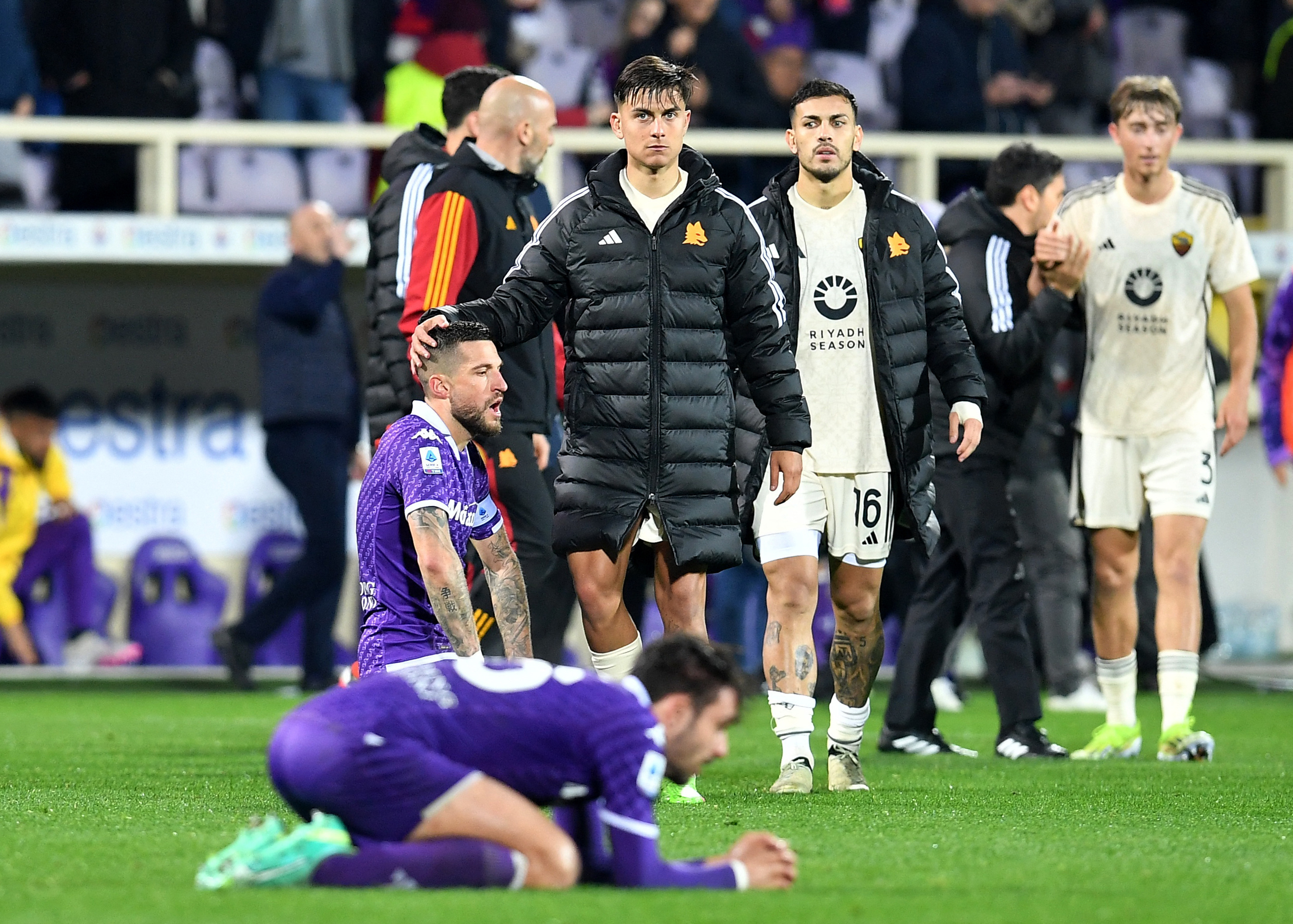 Llorente strikes late for Roma to rescue 2-2 draw at Fiorentina | Reuters