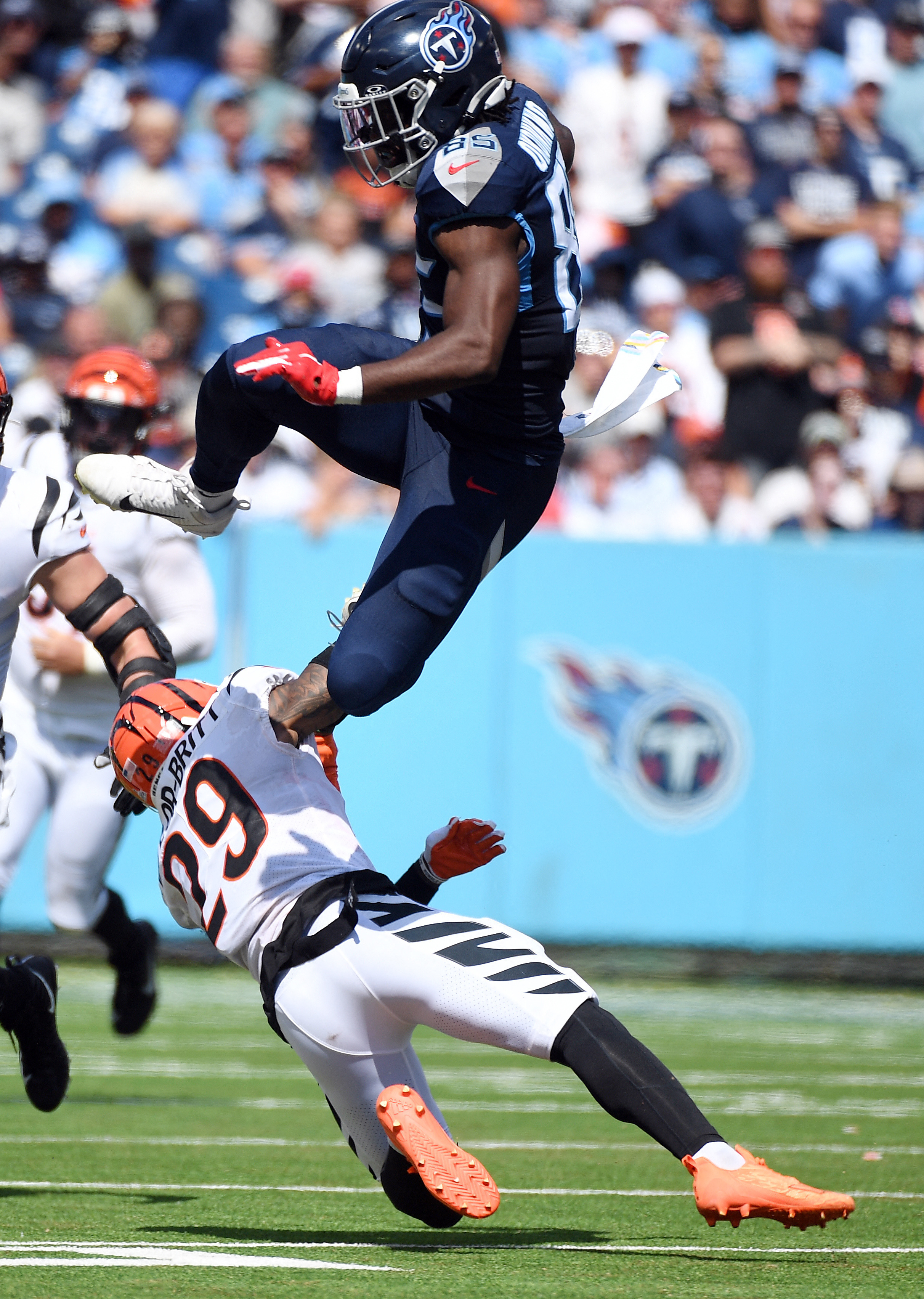 Derrick Henry helps Texans rout Bengals, Sports