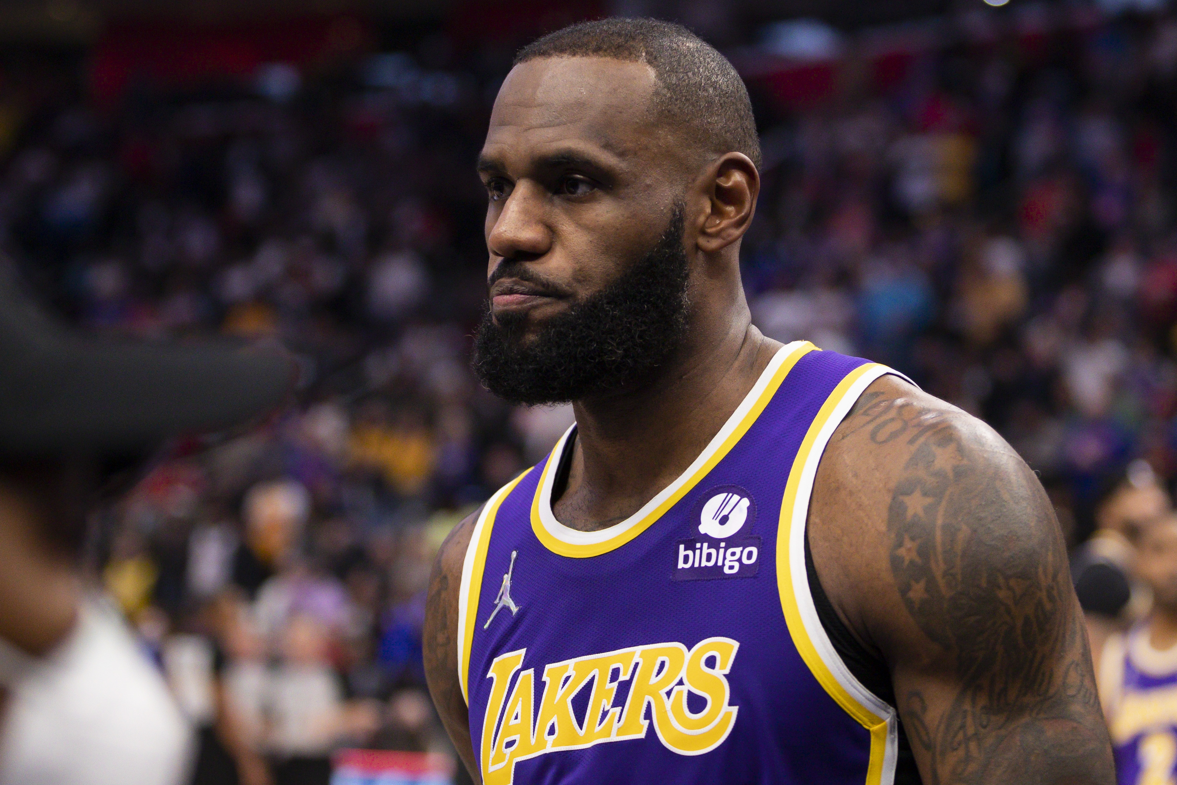 LeBron James Scores 39, Rallies Lakers Past Pacers 124-116 After