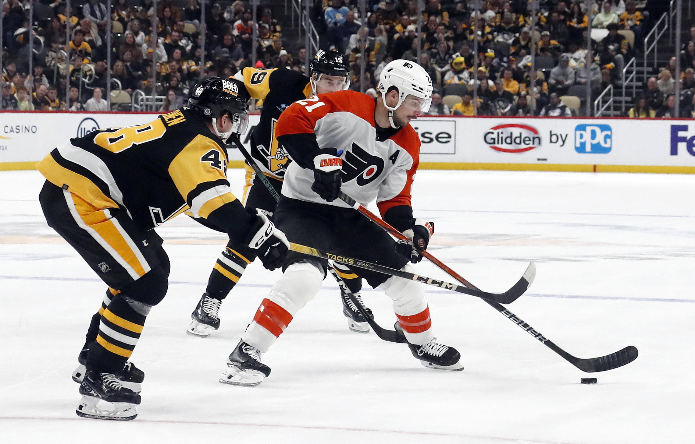 Sidney Crosby, Penguins outlast Flyers 7-6 | Reuters