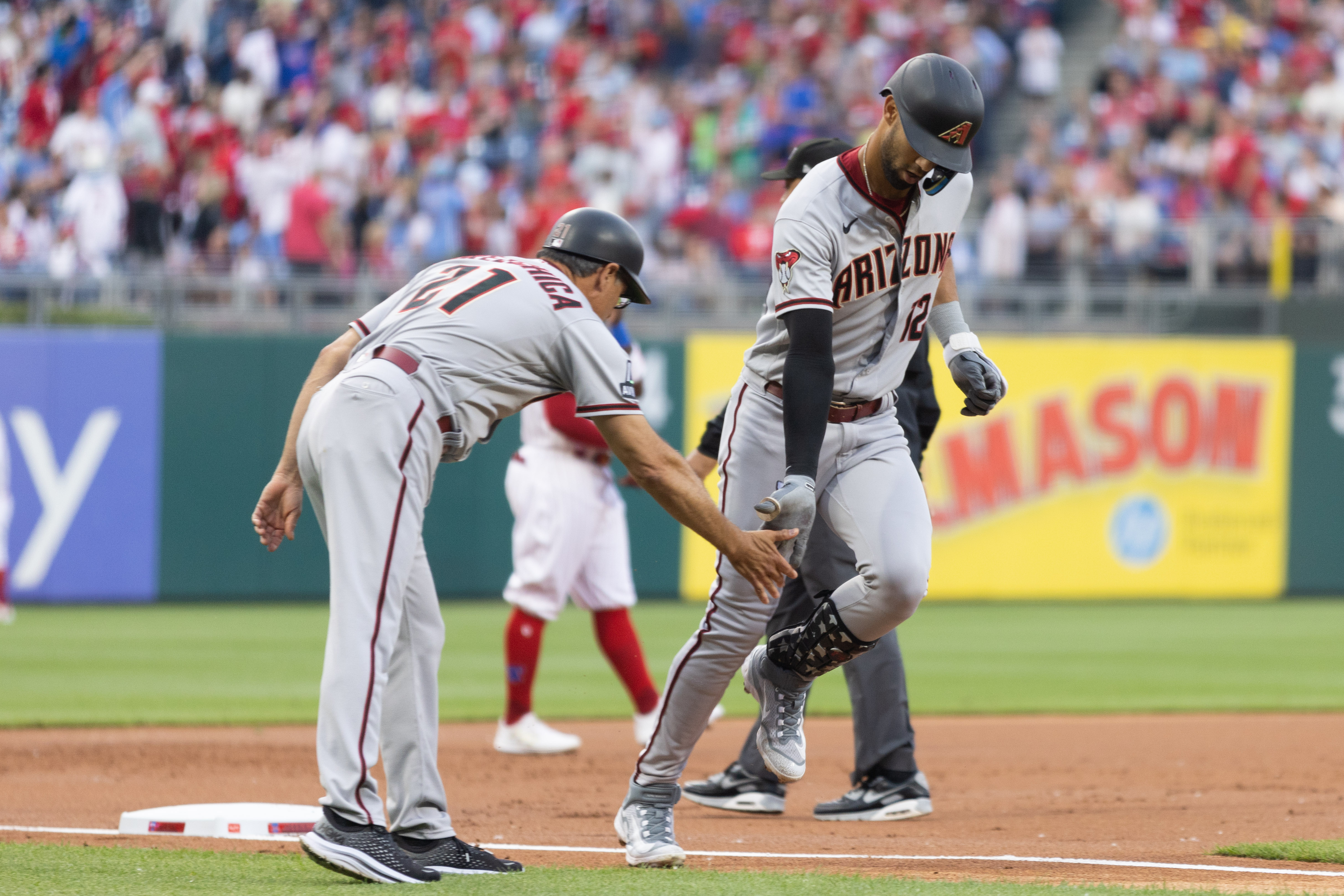 Lourdes Gurriel Jr.'s 4-hit night leads D-backs past Phillies