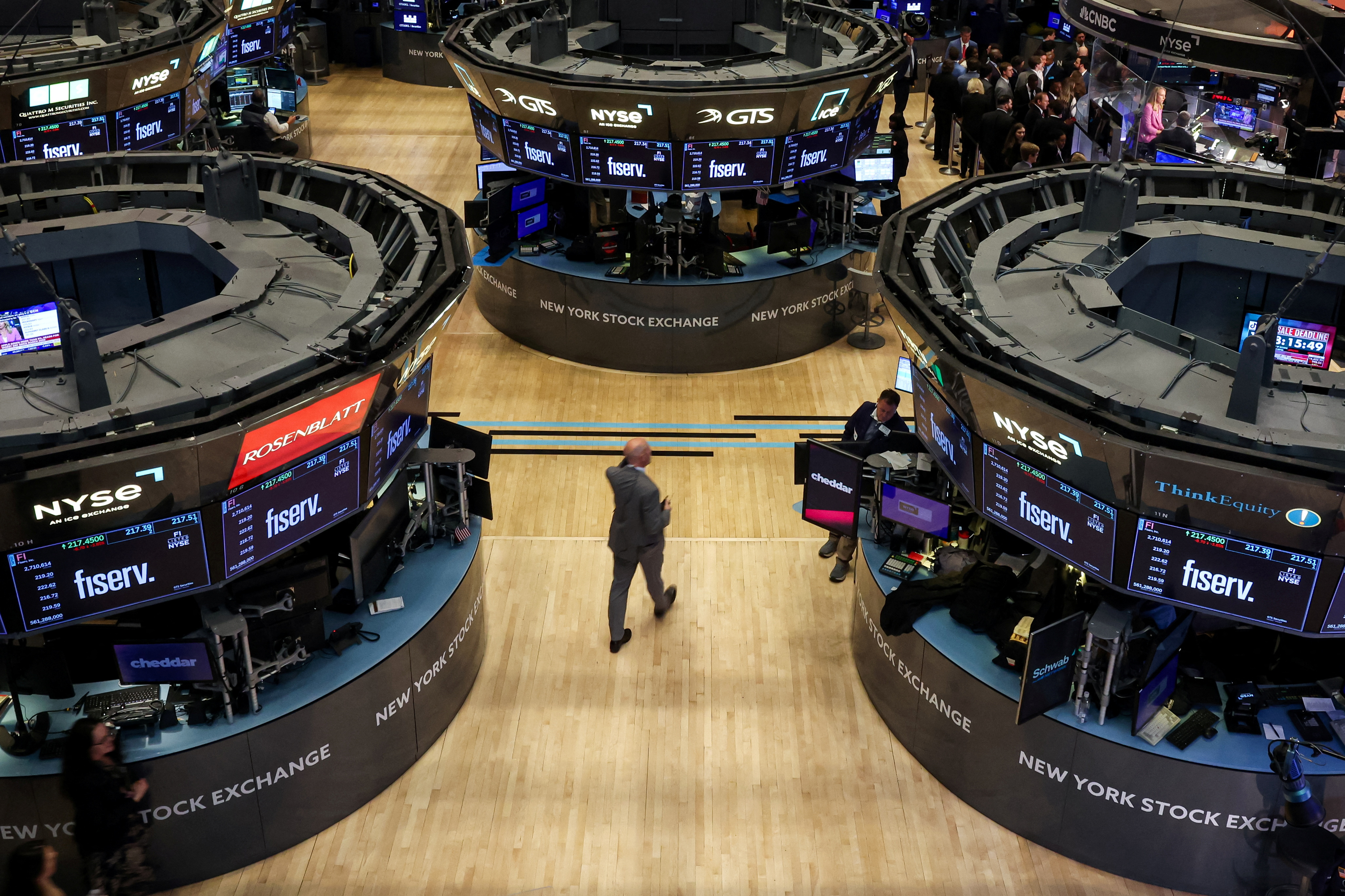 S&P 500 loses $2.4 trillion in market value, biggest one-day loss since  2020 | Reuters