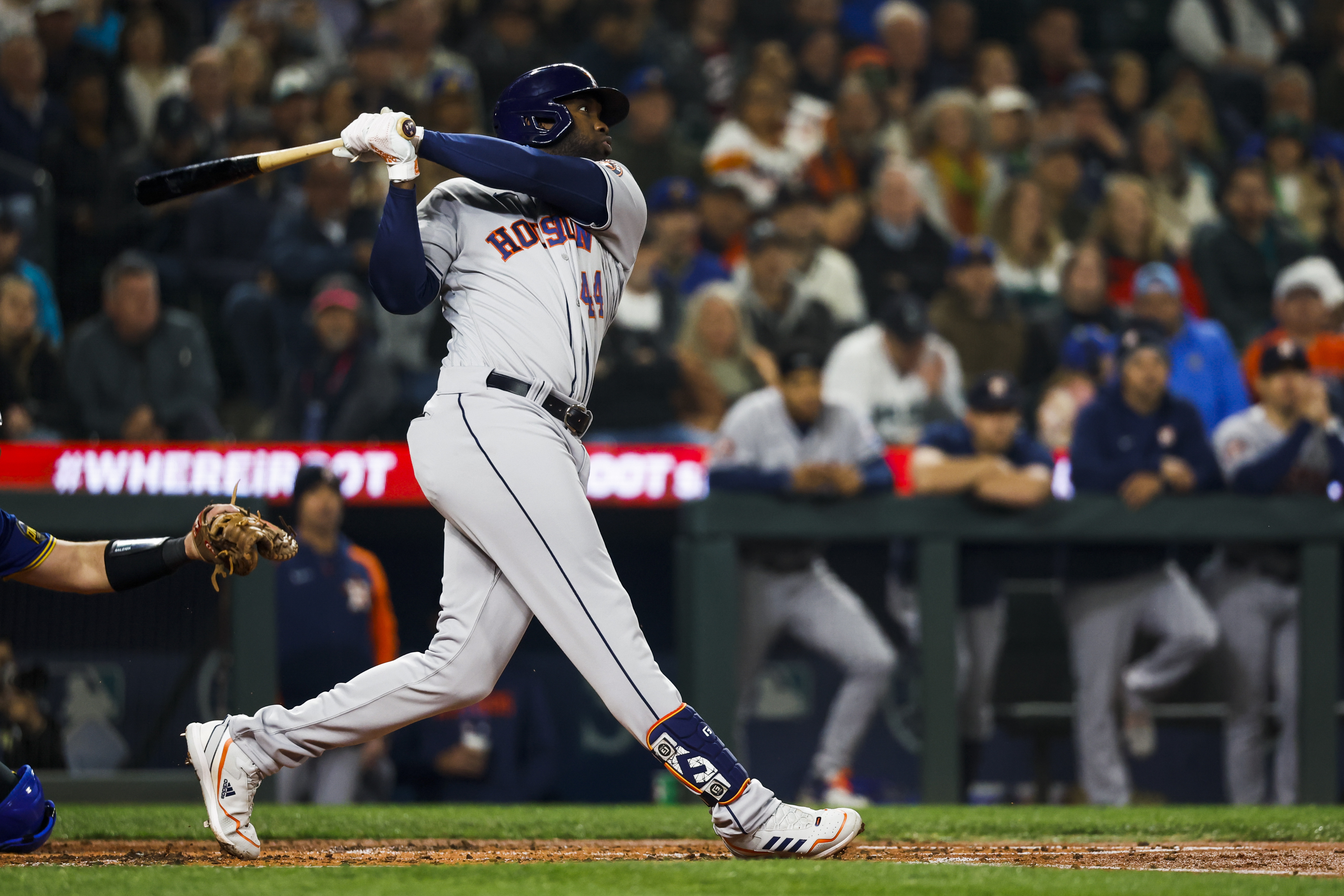 Kyle Tucker's late HR lifts Astros over Mariners