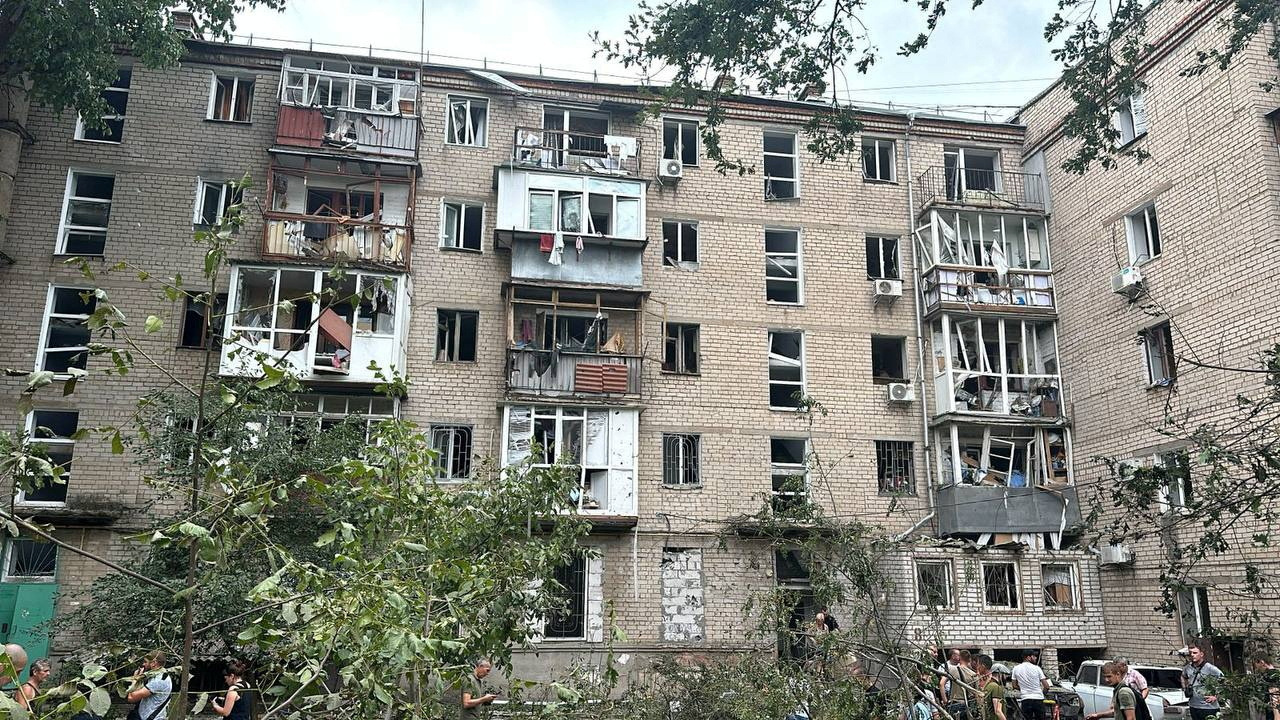 ウクライナ南部の住宅街にロシアのミサイル直撃、3人死亡