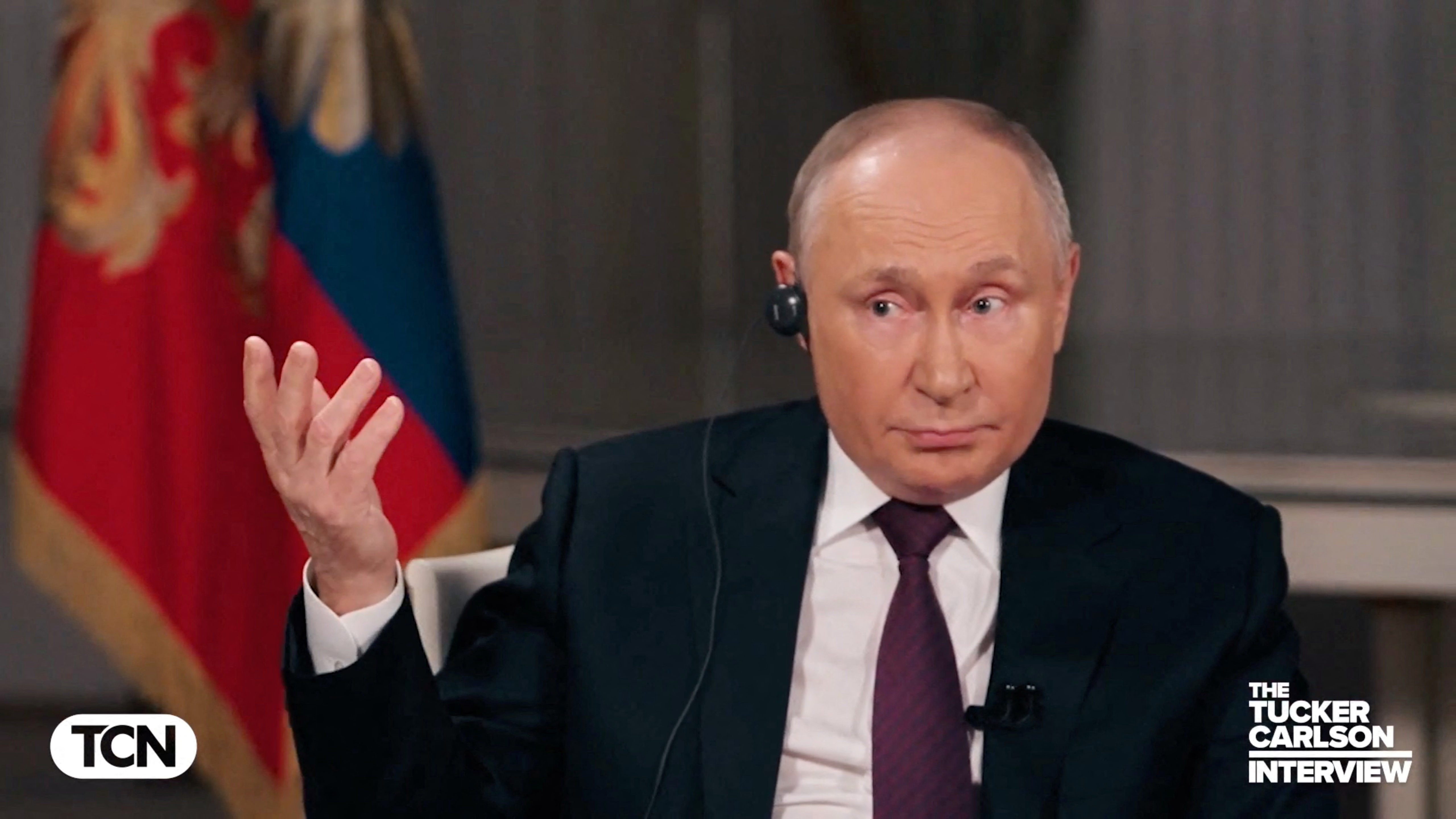 Tổng thống Nga Vladimir Putin phát biểu trong cuộc phỏng vấn với người dẫn chương trình truyền hình Mỹ Tucker Carlson ở Moscow