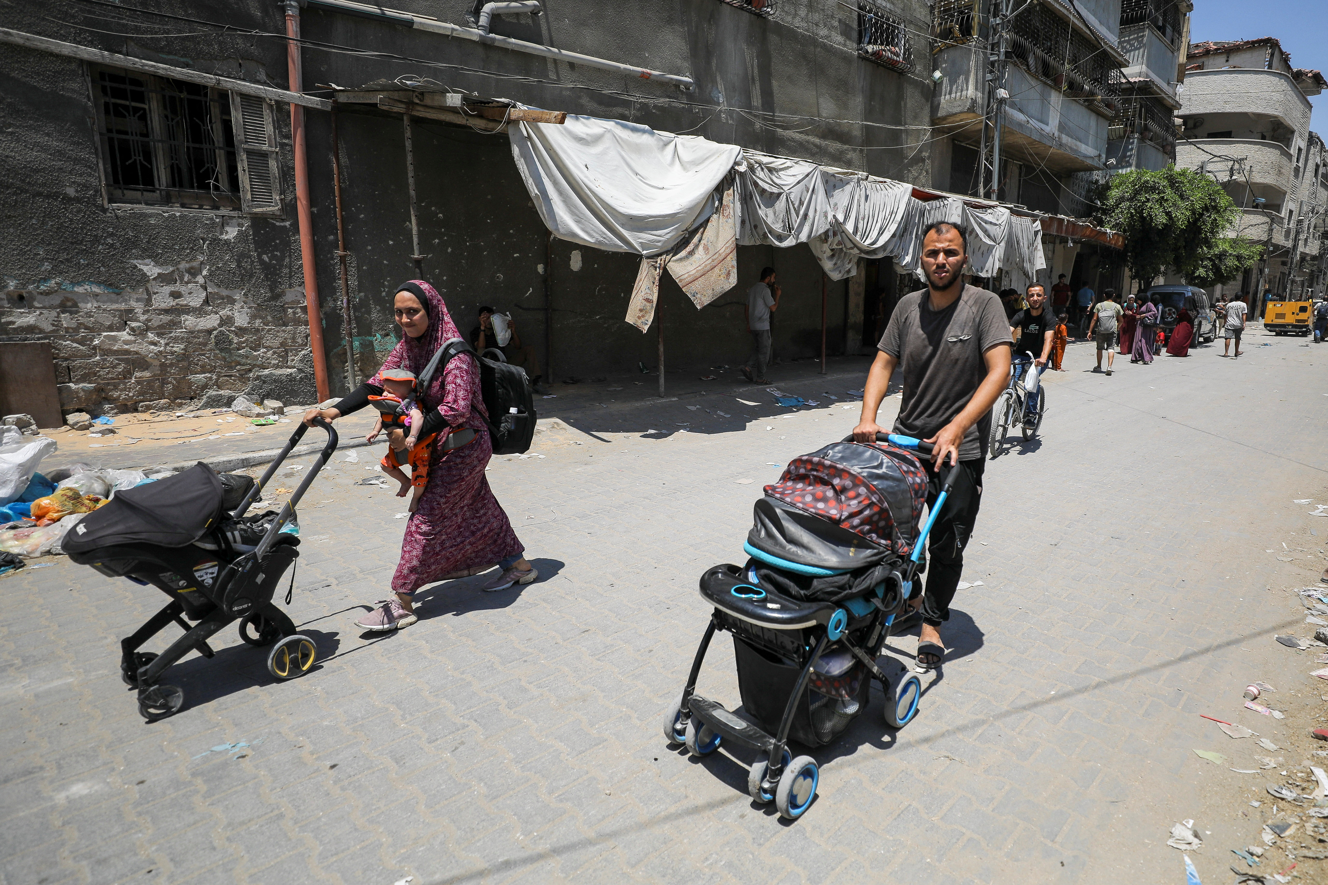 Palestinians flee their homes following an Israeli military operation in Shejaiya, amid Israel-Hamas conflict, in Gaza City